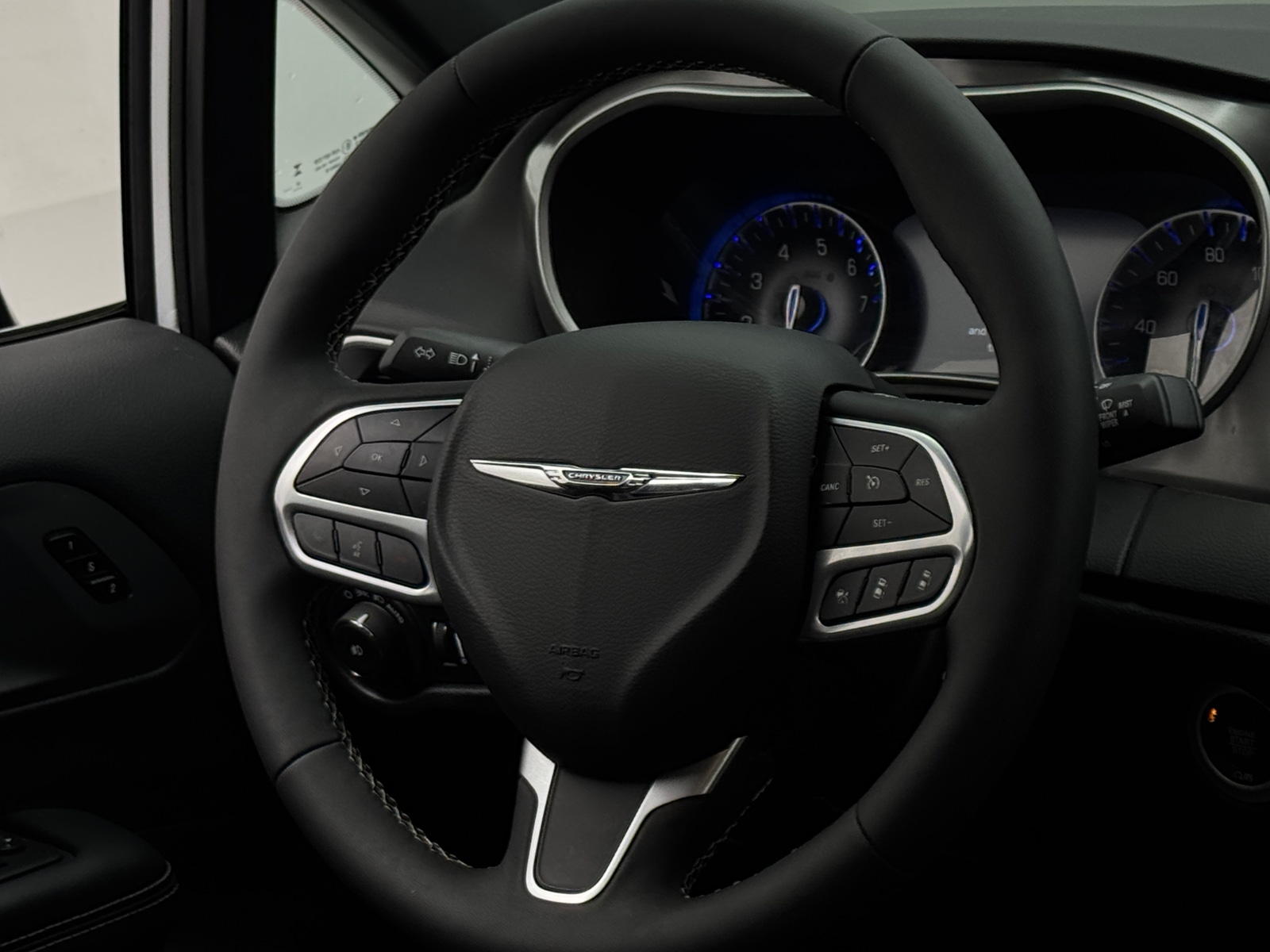 Thumbnail: 2025 Chrysler Pacifica - 4