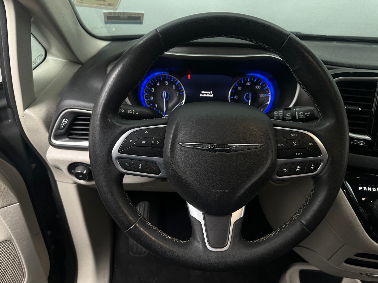 Thumbnail: 2022 Chrysler Pacifica - 4