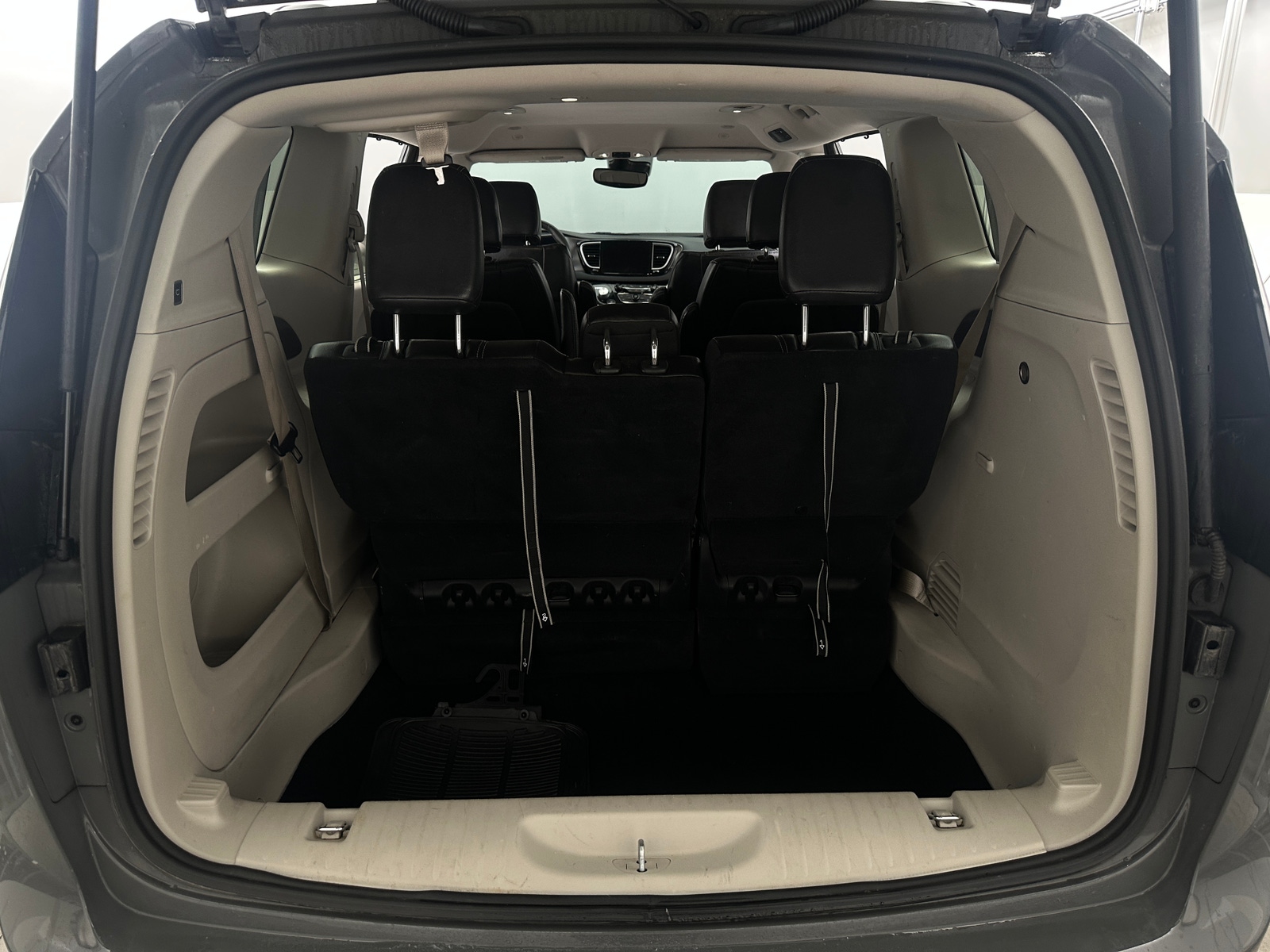 Thumbnail: 2022 Chrysler Pacifica - 6