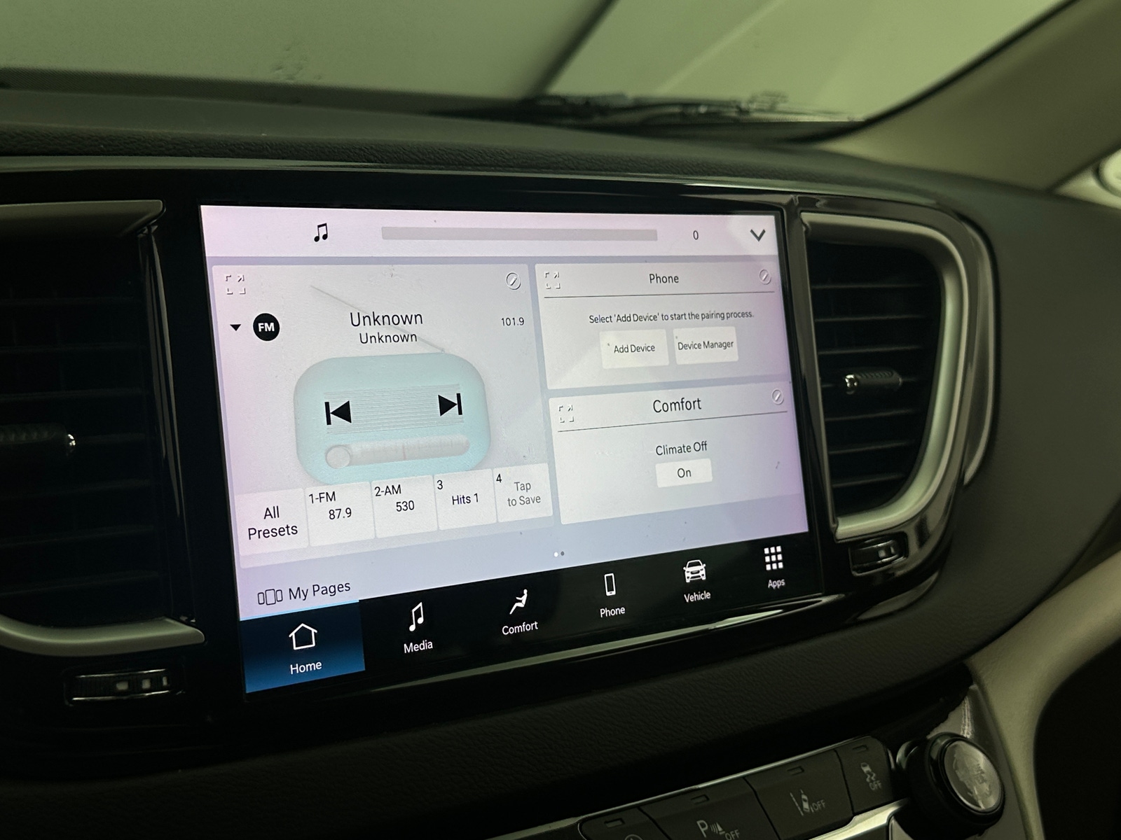 Thumbnail: 2022 Chrysler Pacifica - 3