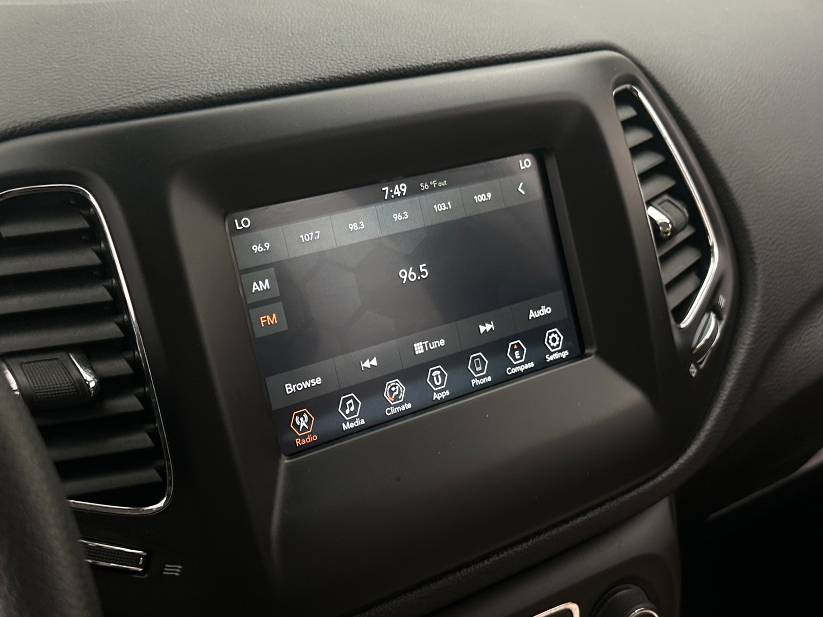 Thumbnail: 2019 Jeep Compass - 4