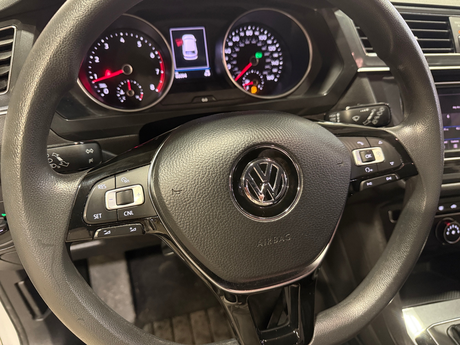 Thumbnail: 2018 Volkswagen Tiguan - 5