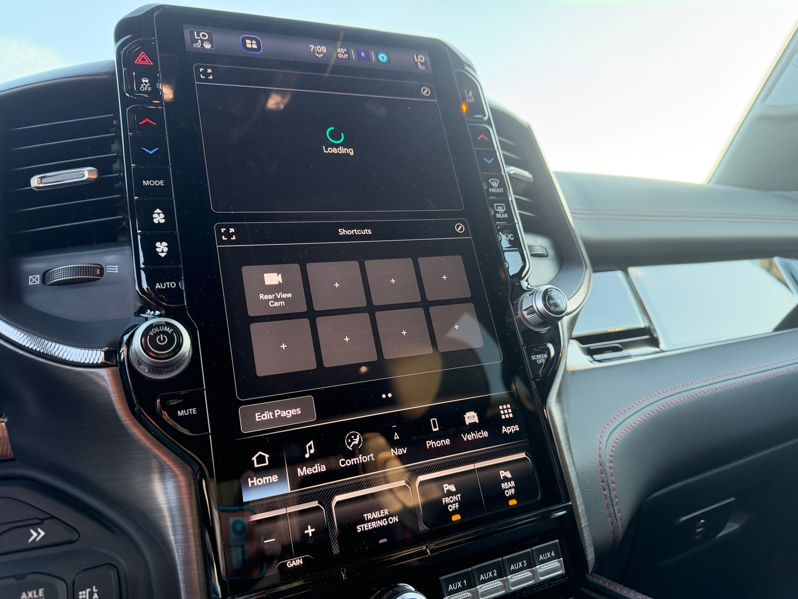 Thumbnail: 2025 RAM 1500 - 3