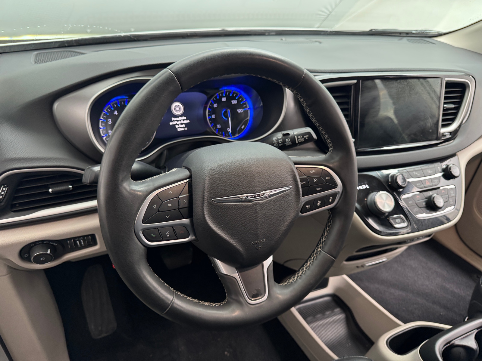 Thumbnail: 2022 Chrysler Pacifica - 4