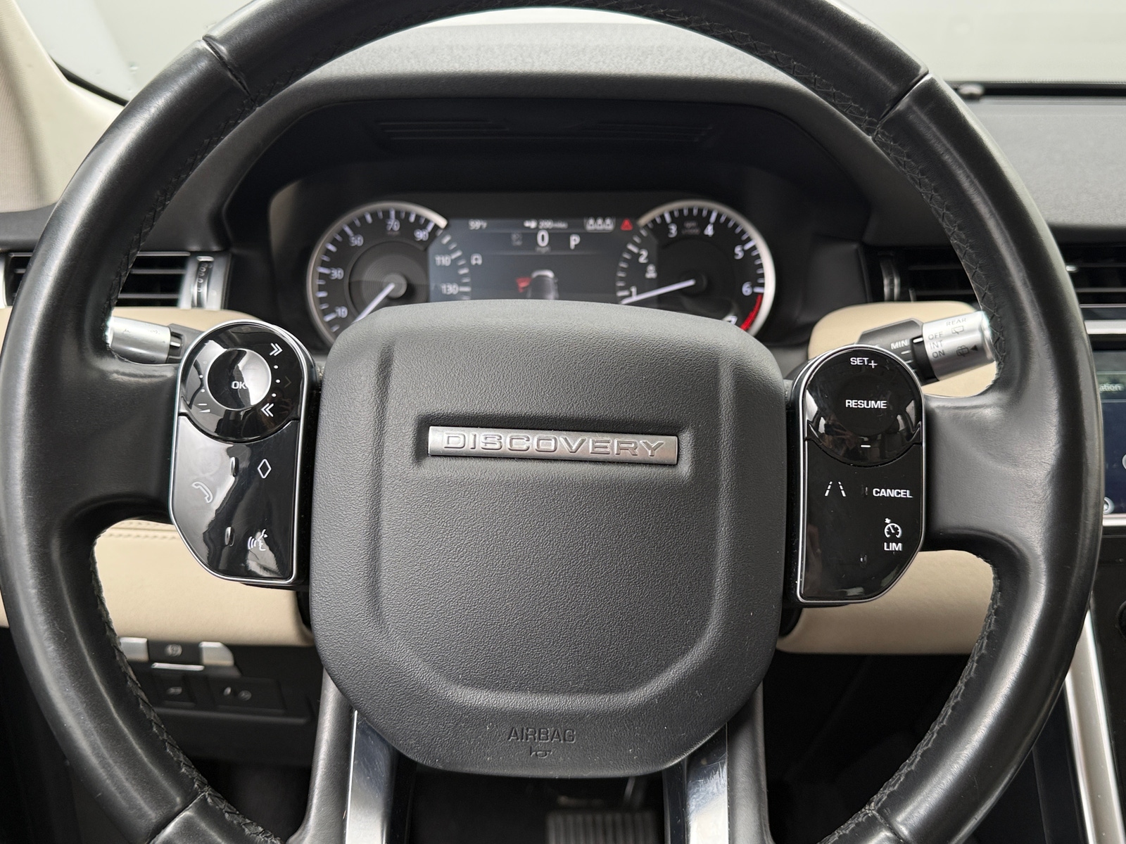 Thumbnail: 2020 Land Rover Discovery Sport - 4
