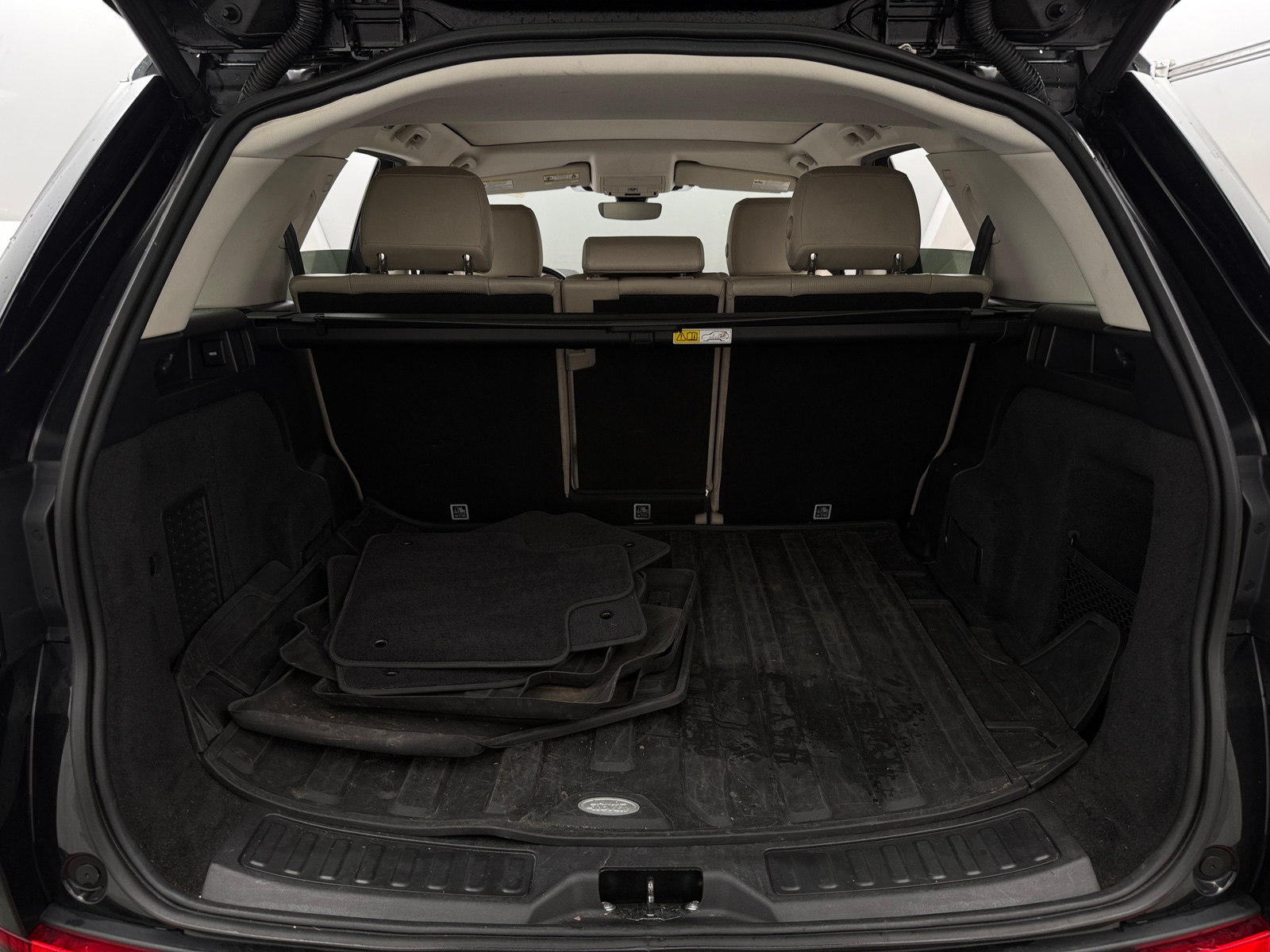 Thumbnail: 2020 Land Rover Discovery Sport - 6