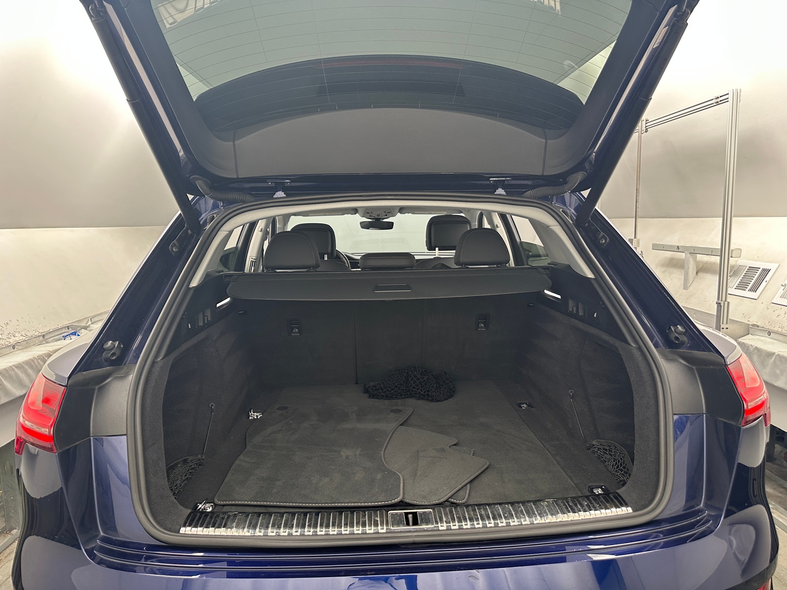 Thumbnail: 2021 Audi e-tron - 6