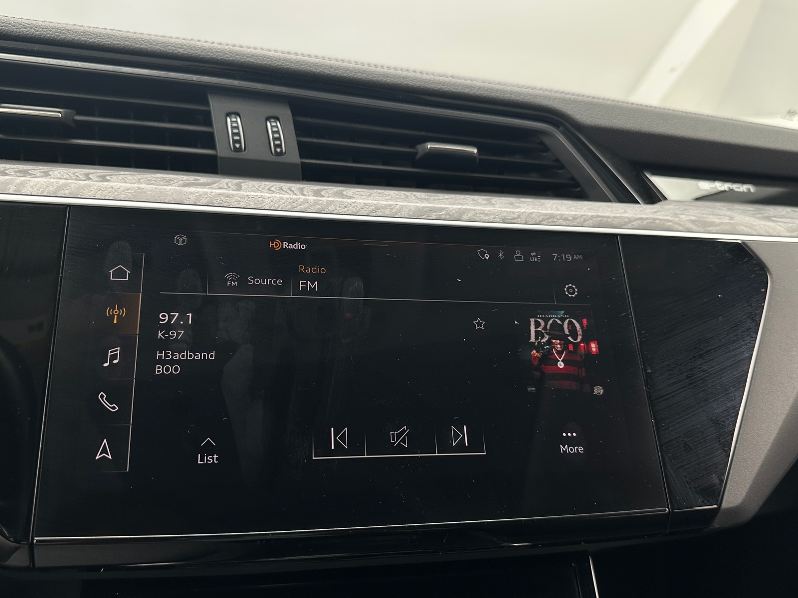 Thumbnail: 2021 Audi e-tron - 3