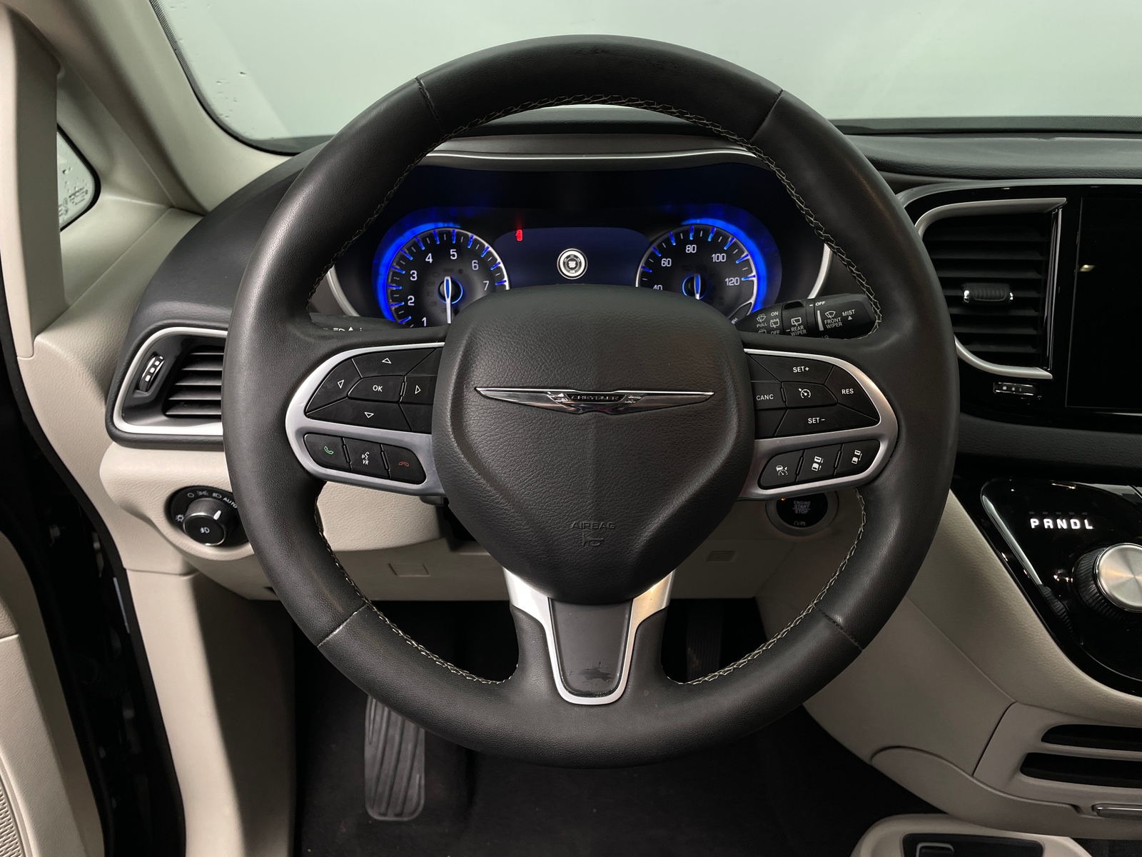 Thumbnail: 2023 Chrysler Pacifica - 4