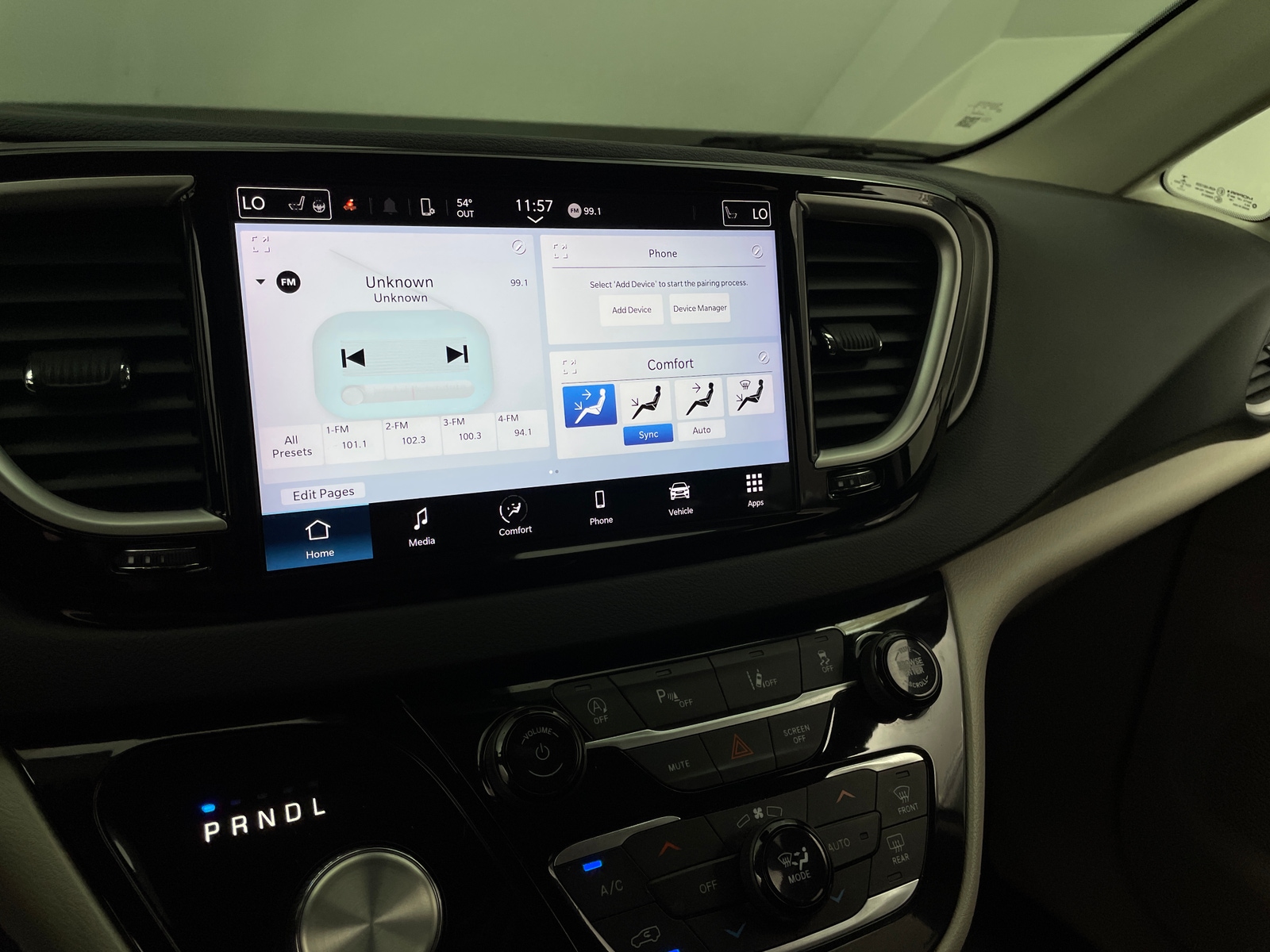Thumbnail: 2023 Chrysler Pacifica - 3