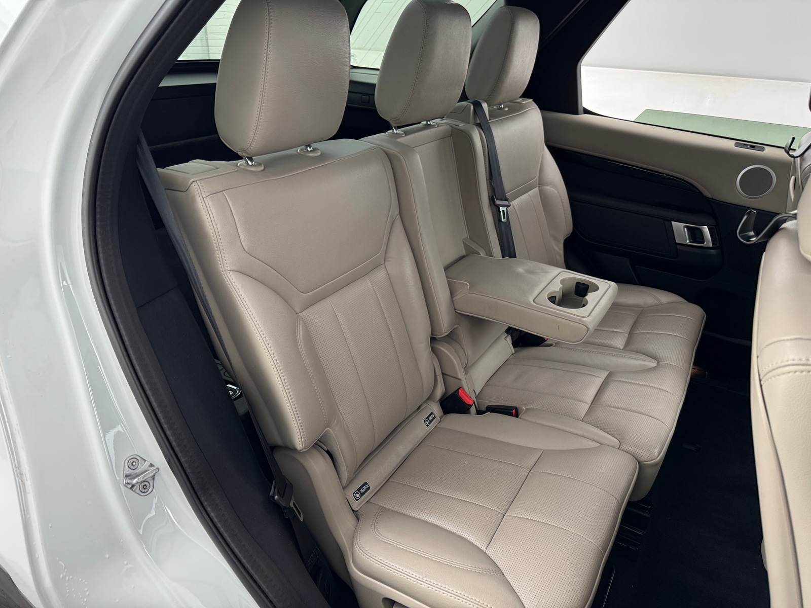 Thumbnail: 2020 Land Rover Discovery - 5