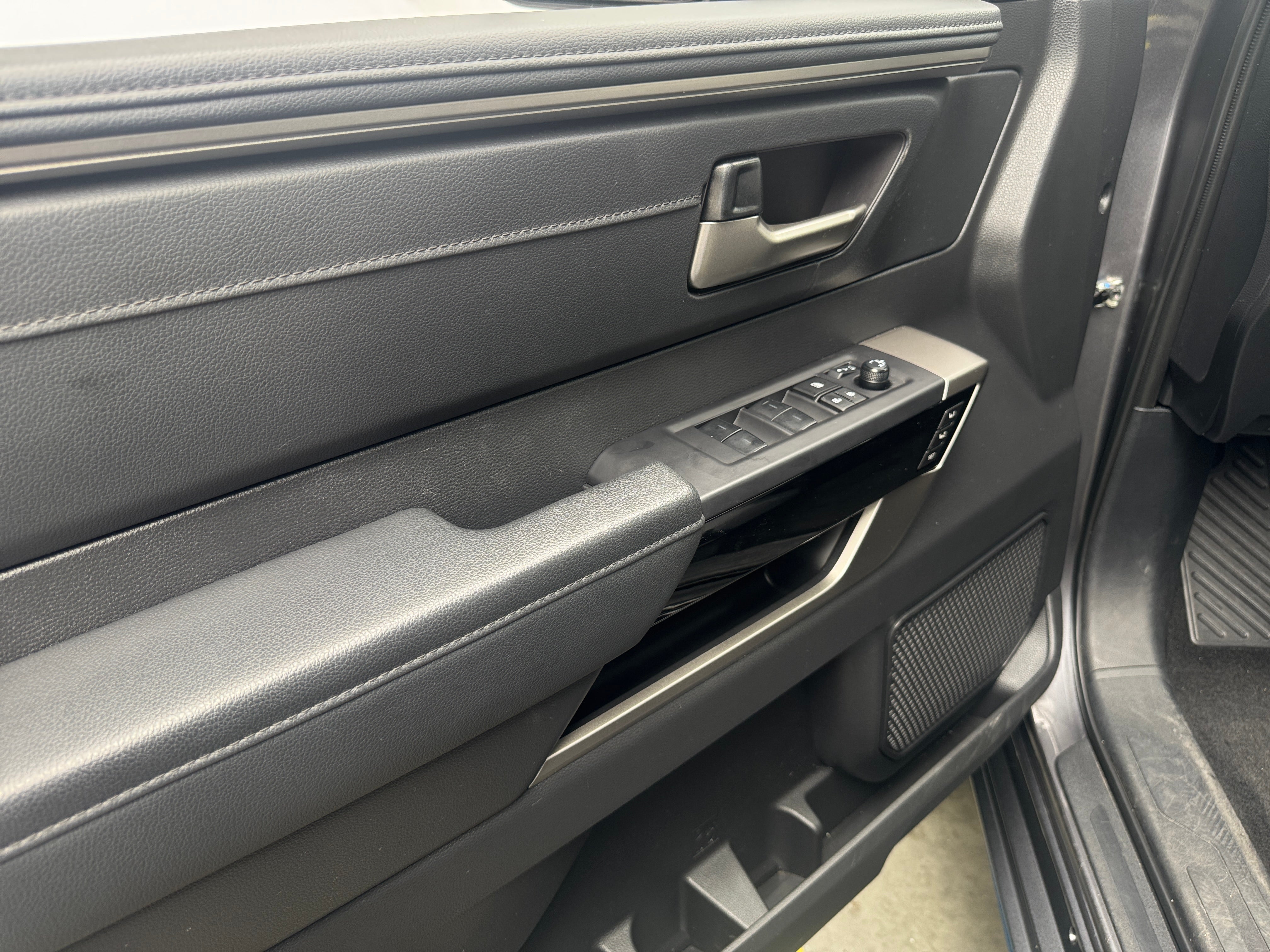 2024 Toyota Tundra Limited - Photo 9