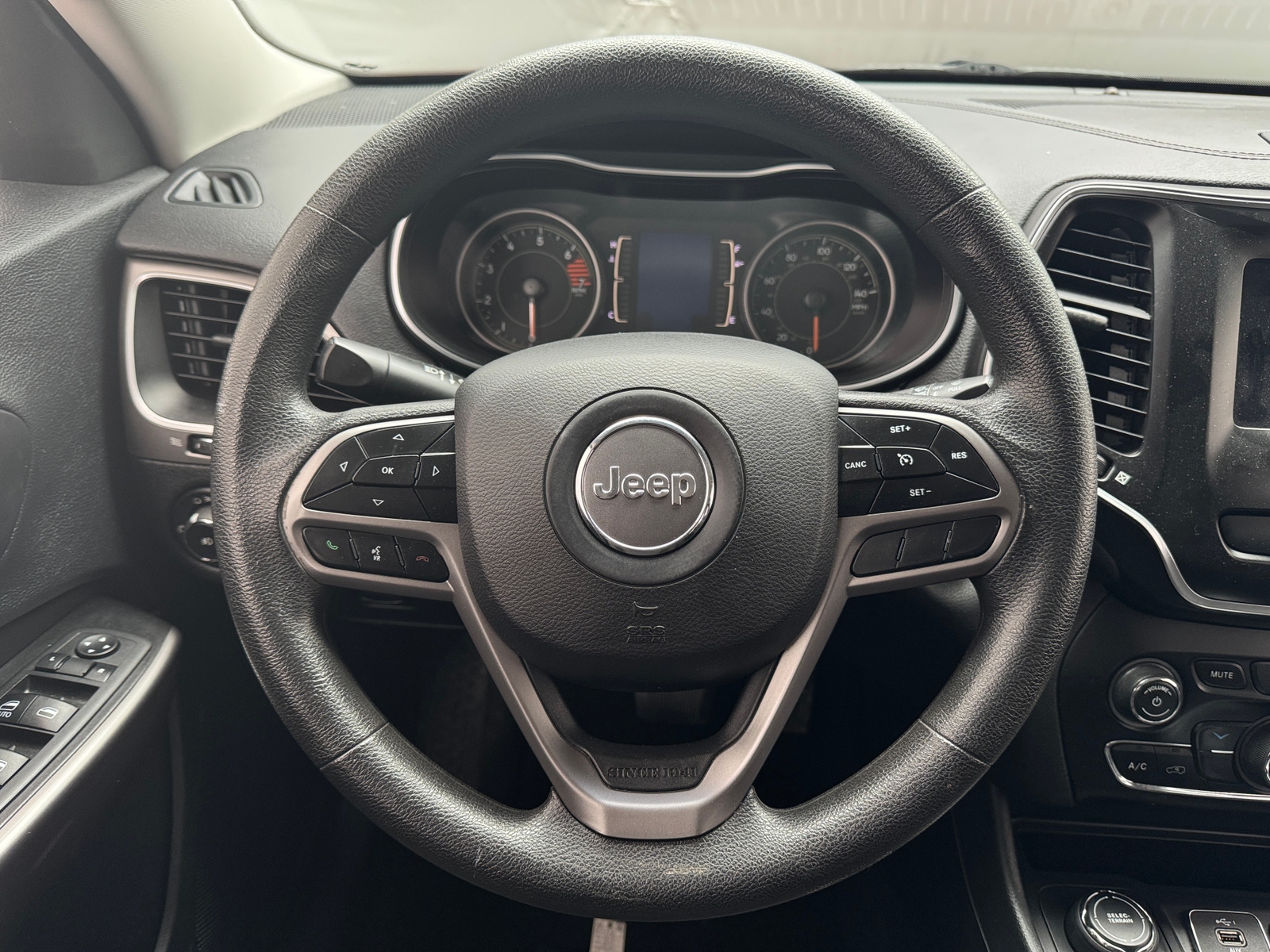 Thumbnail: 2019 Jeep Cherokee - 5