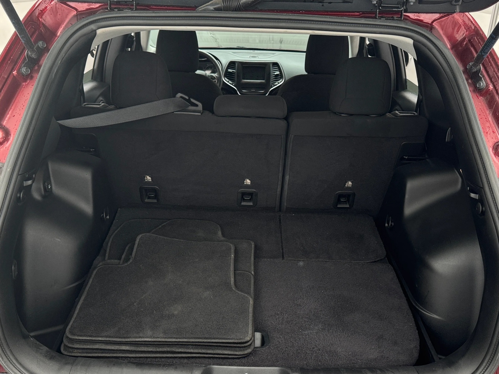 Thumbnail: 2019 Jeep Cherokee - 7