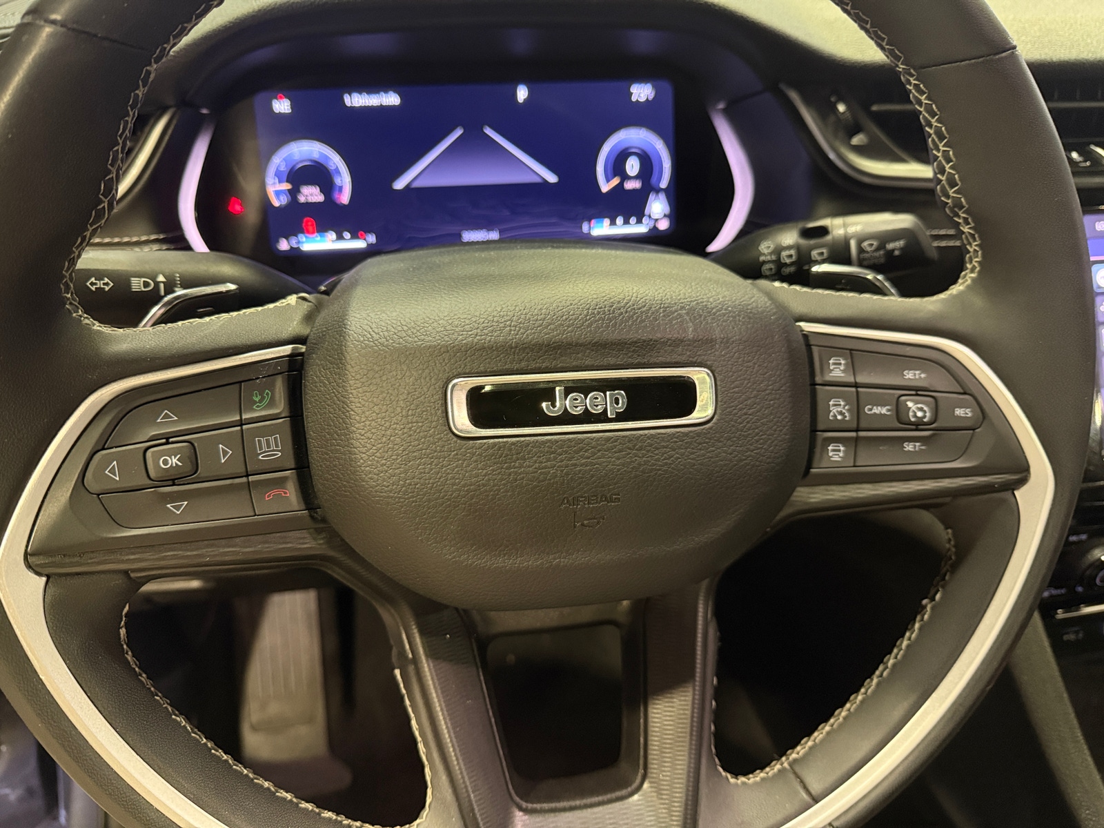 Thumbnail: 2023 Jeep Grand Cherokee - 4