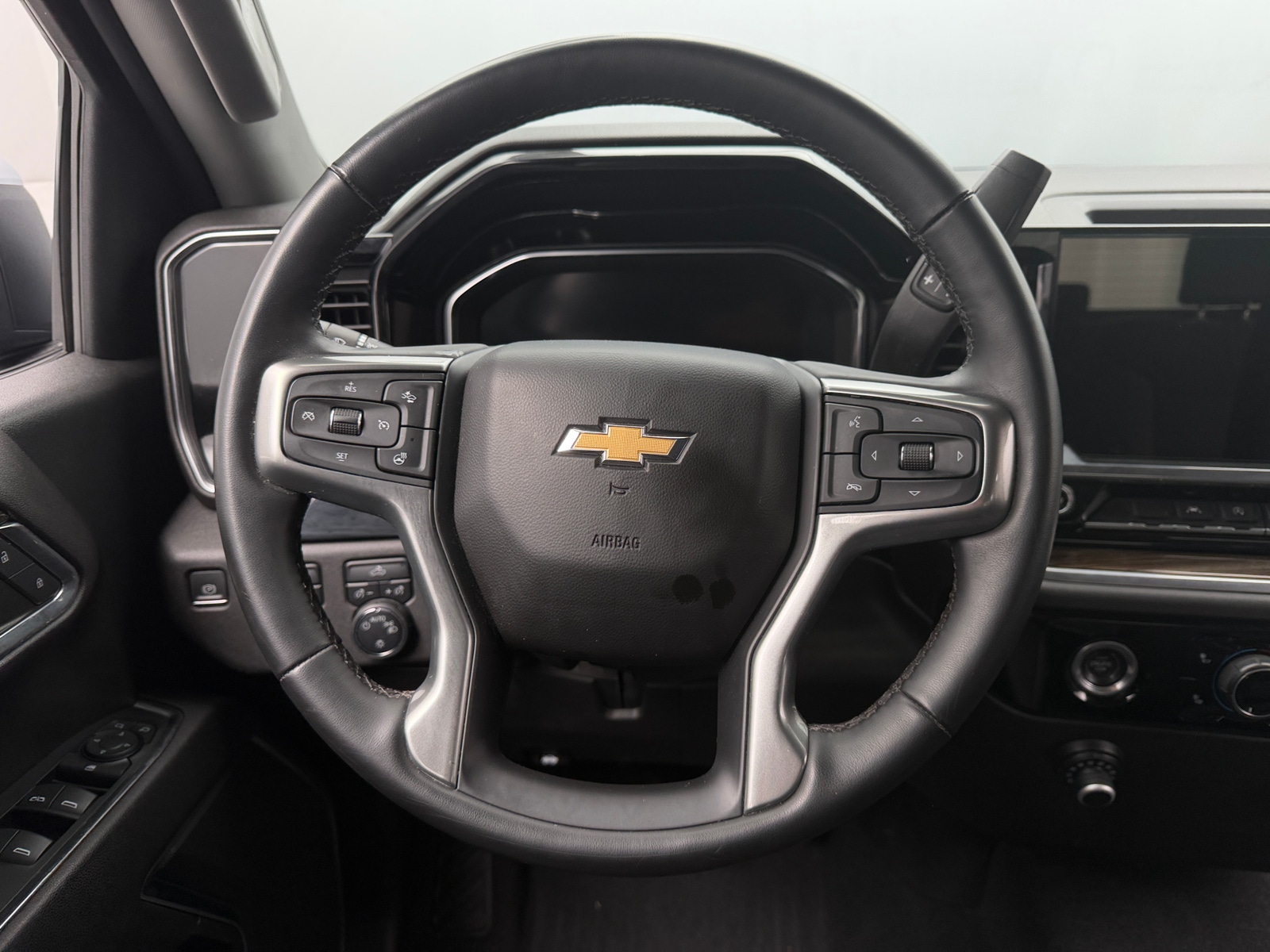 Thumbnail: 2023 Chevrolet Silverado 1500 - 5