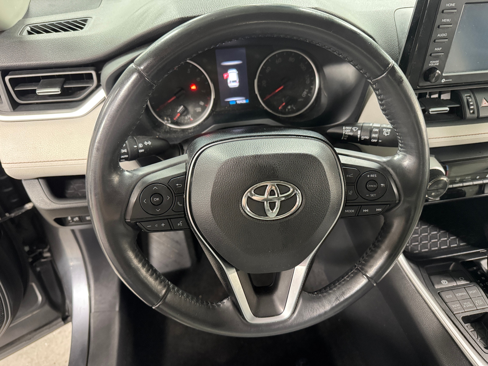 Thumbnail: 2021 Toyota RAV4 - 4