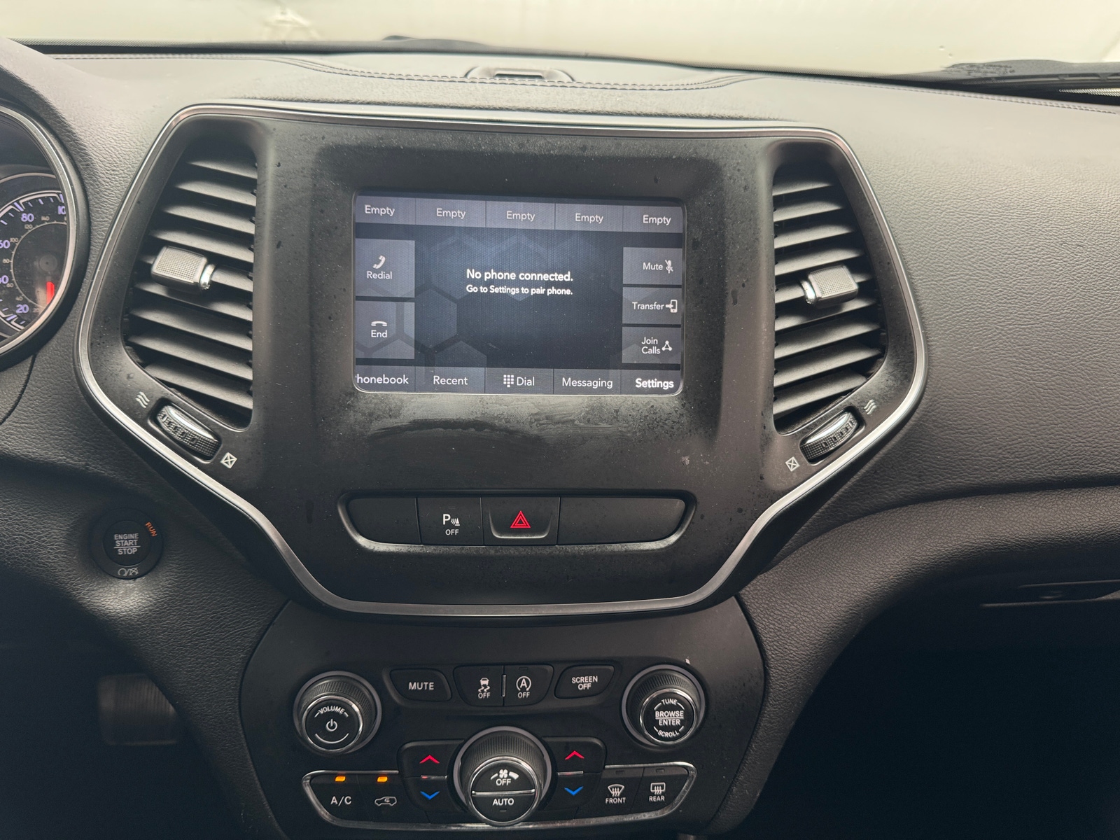 Thumbnail: 2020 Jeep Cherokee - 3