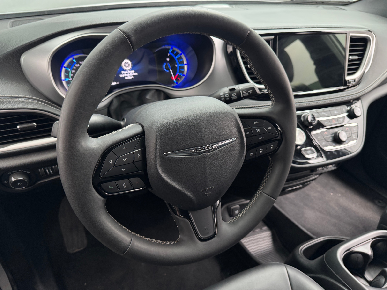 Thumbnail: 2024 Chrysler Pacifica - 4