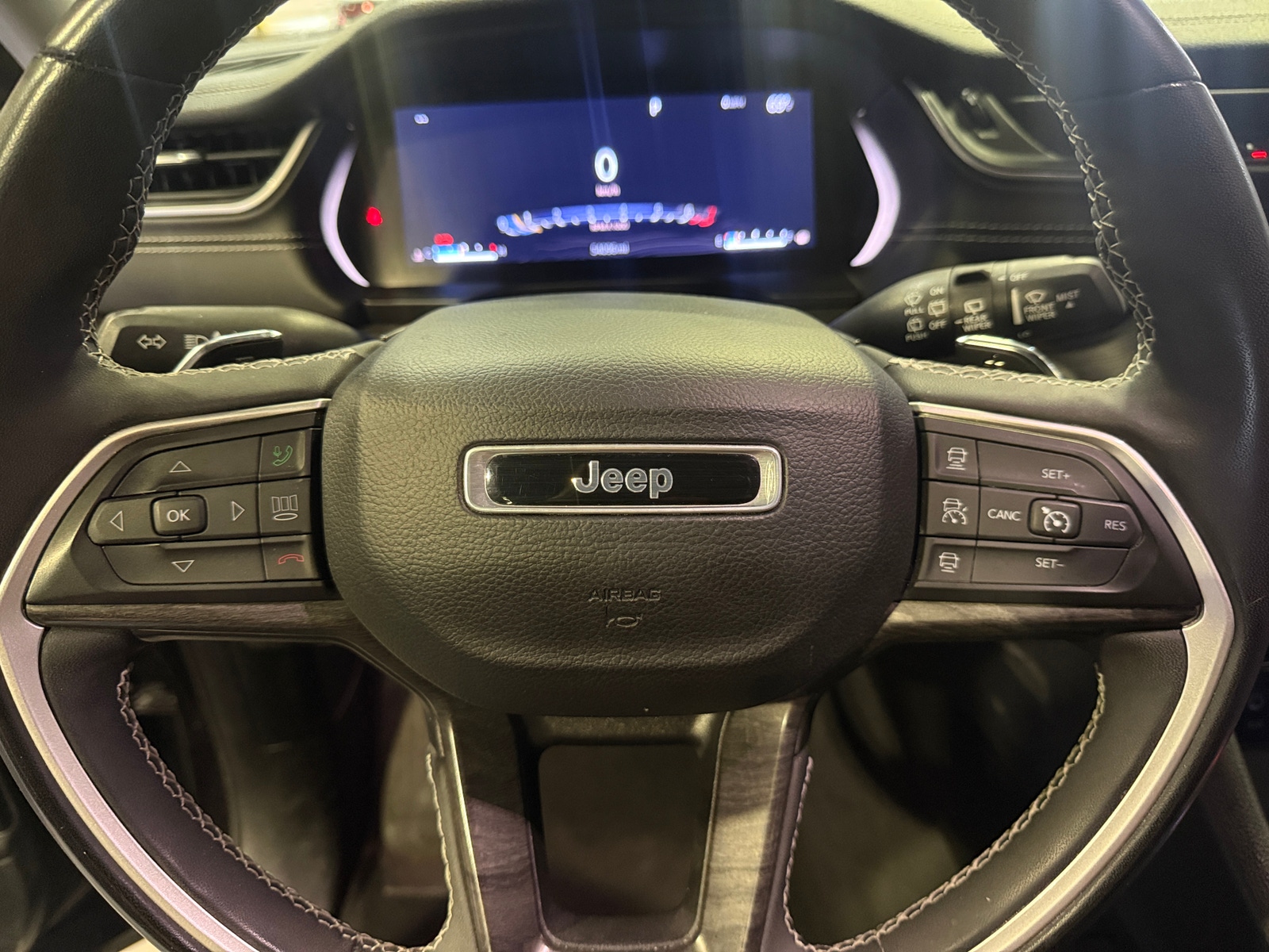 Thumbnail: 2023 Jeep Grand Cherokee L - 4
