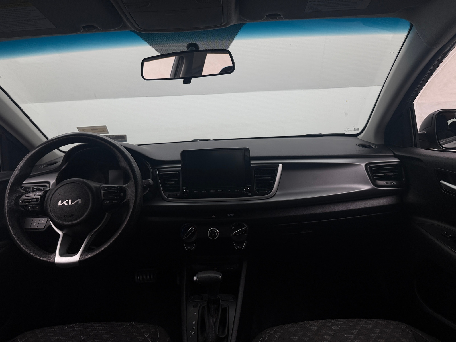 Thumbnail: 2022 Kia Rio - 3