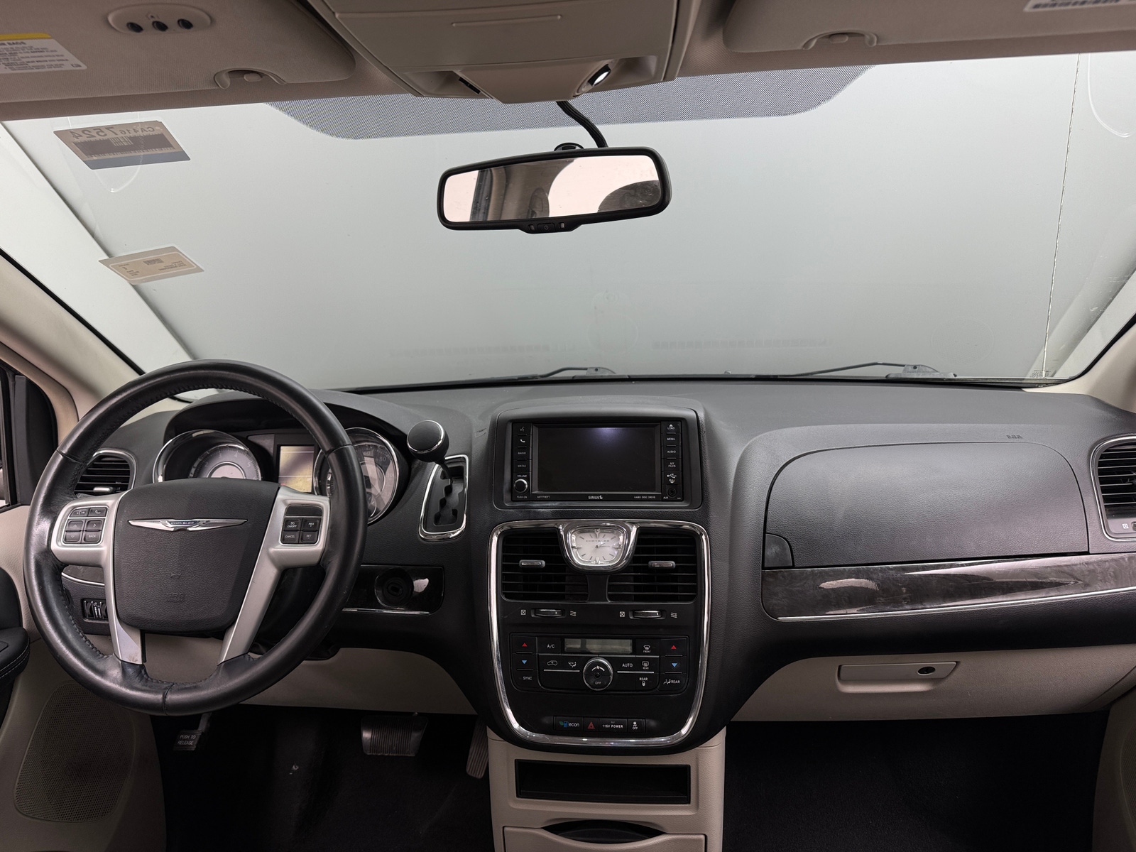 Thumbnail: 2016 Chrysler Town & Country - 2