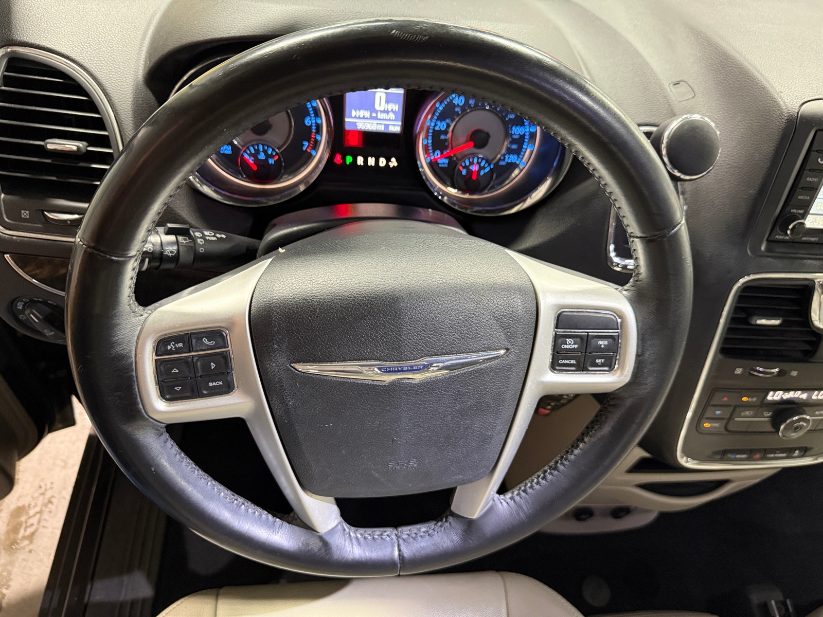 Thumbnail: 2016 Chrysler Town & Country - 4