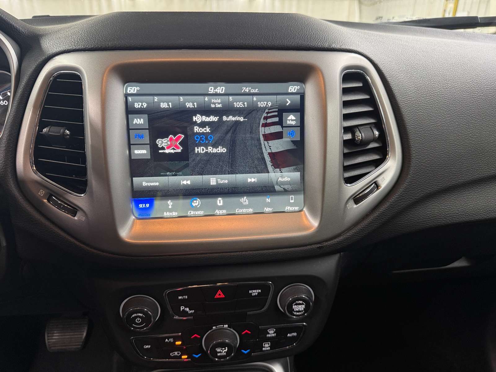 Thumbnail: 2018 Jeep Compass - 4