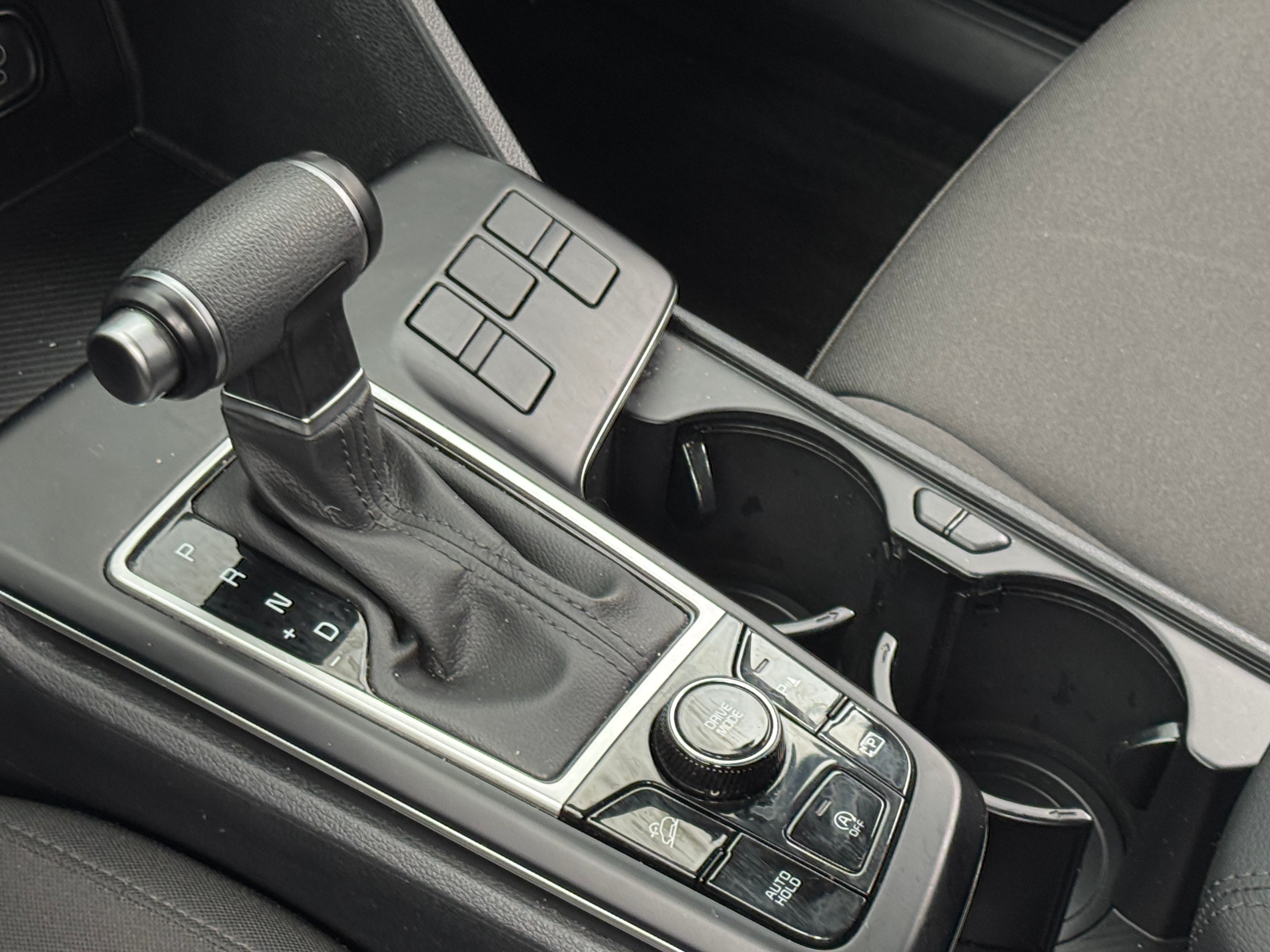 2025 Kia Sportage LX - Photo 4