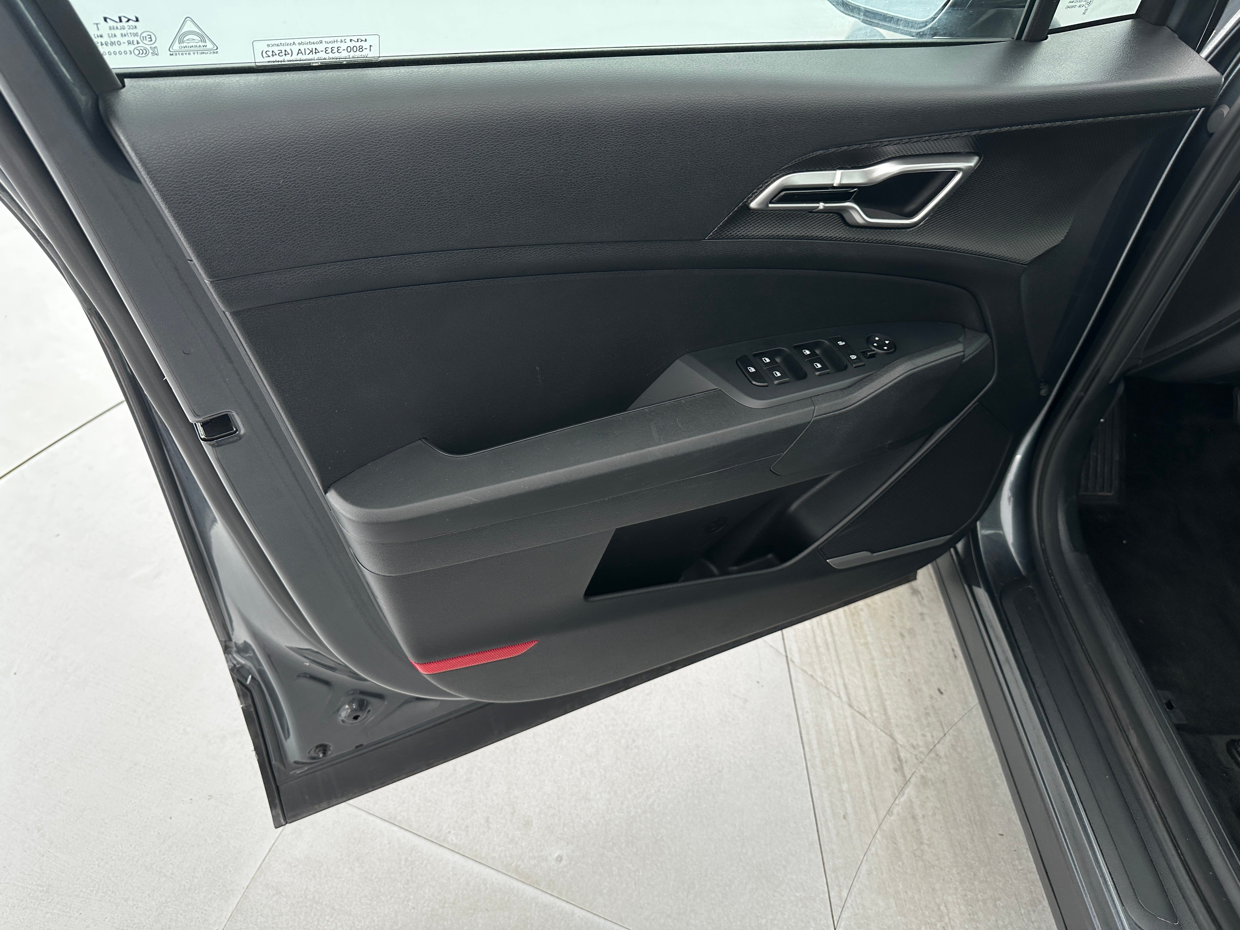 2025 Kia Sportage LX - Photo 10