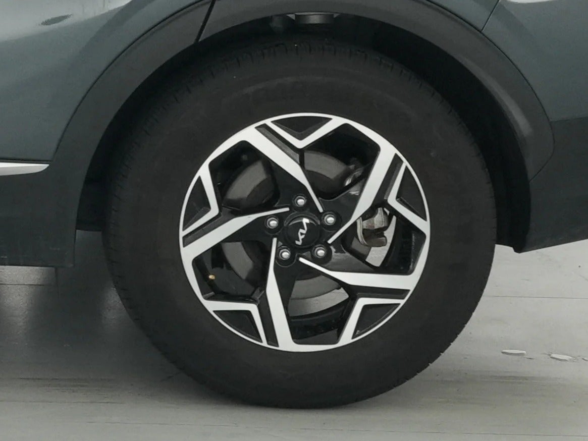 2025 Kia Sportage LX - Photo 15