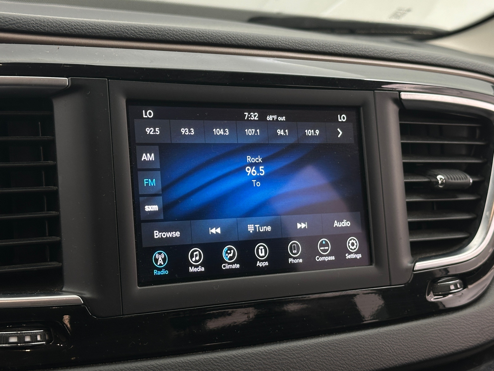 Thumbnail: 2019 Chrysler Pacifica - 4