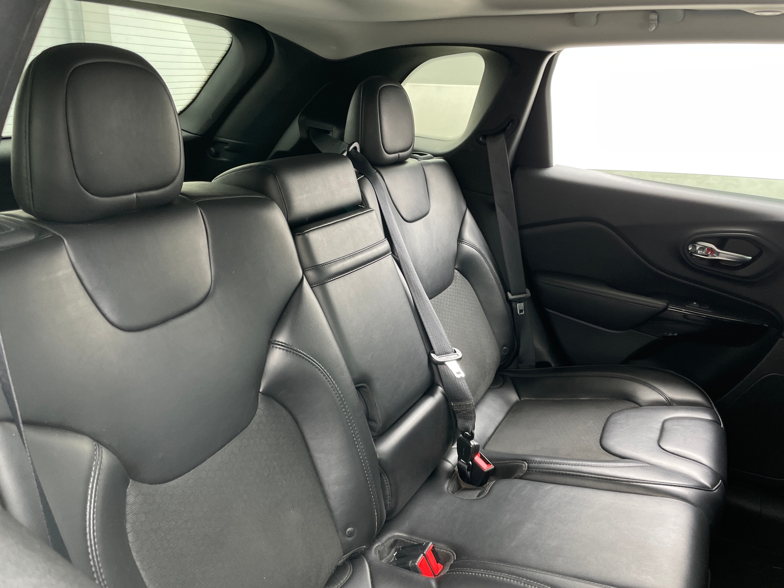 Thumbnail: 2019 Jeep Cherokee - 6