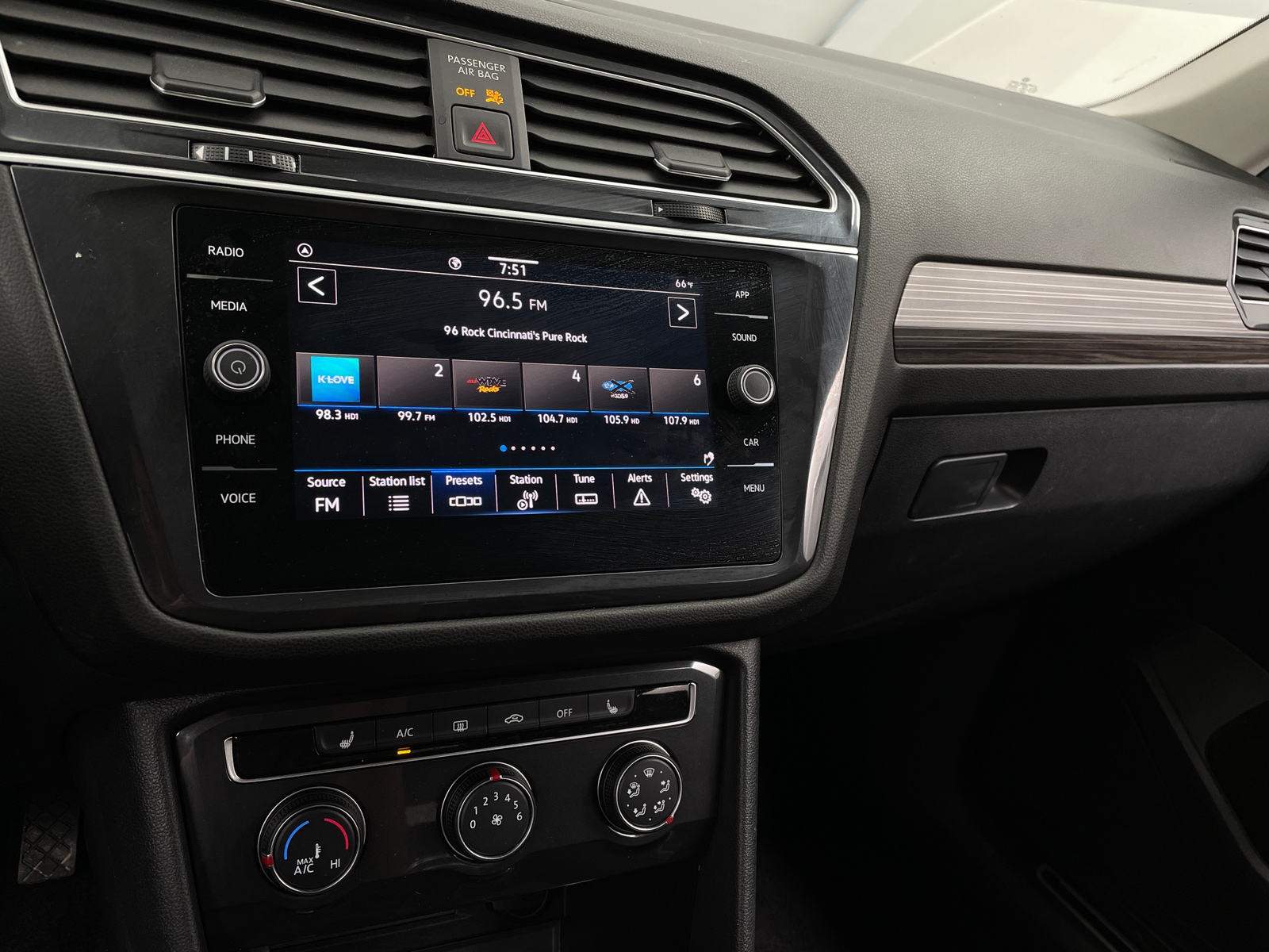 Thumbnail: 2024 Volkswagen Tiguan - 3
