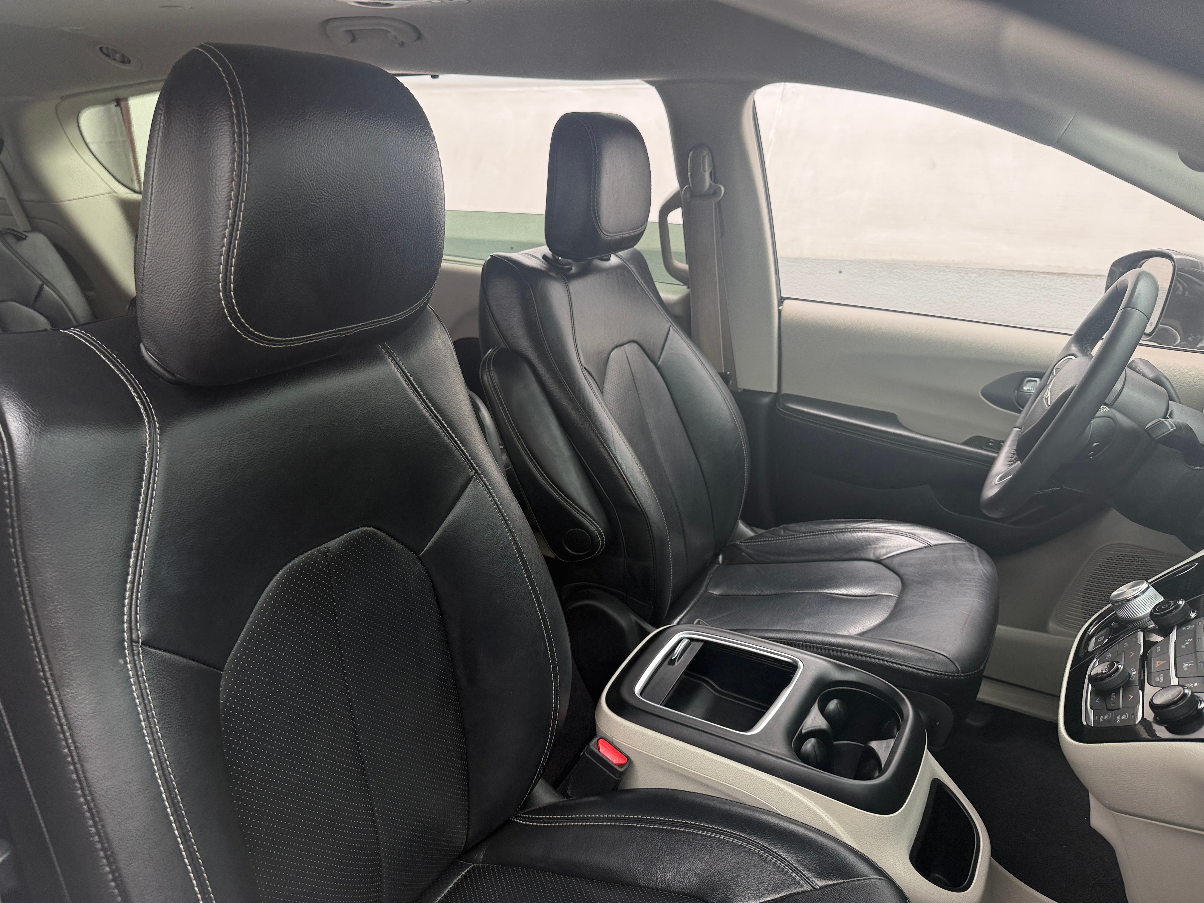 2022 Chrysler Pacifica Touring L - Photo 3
