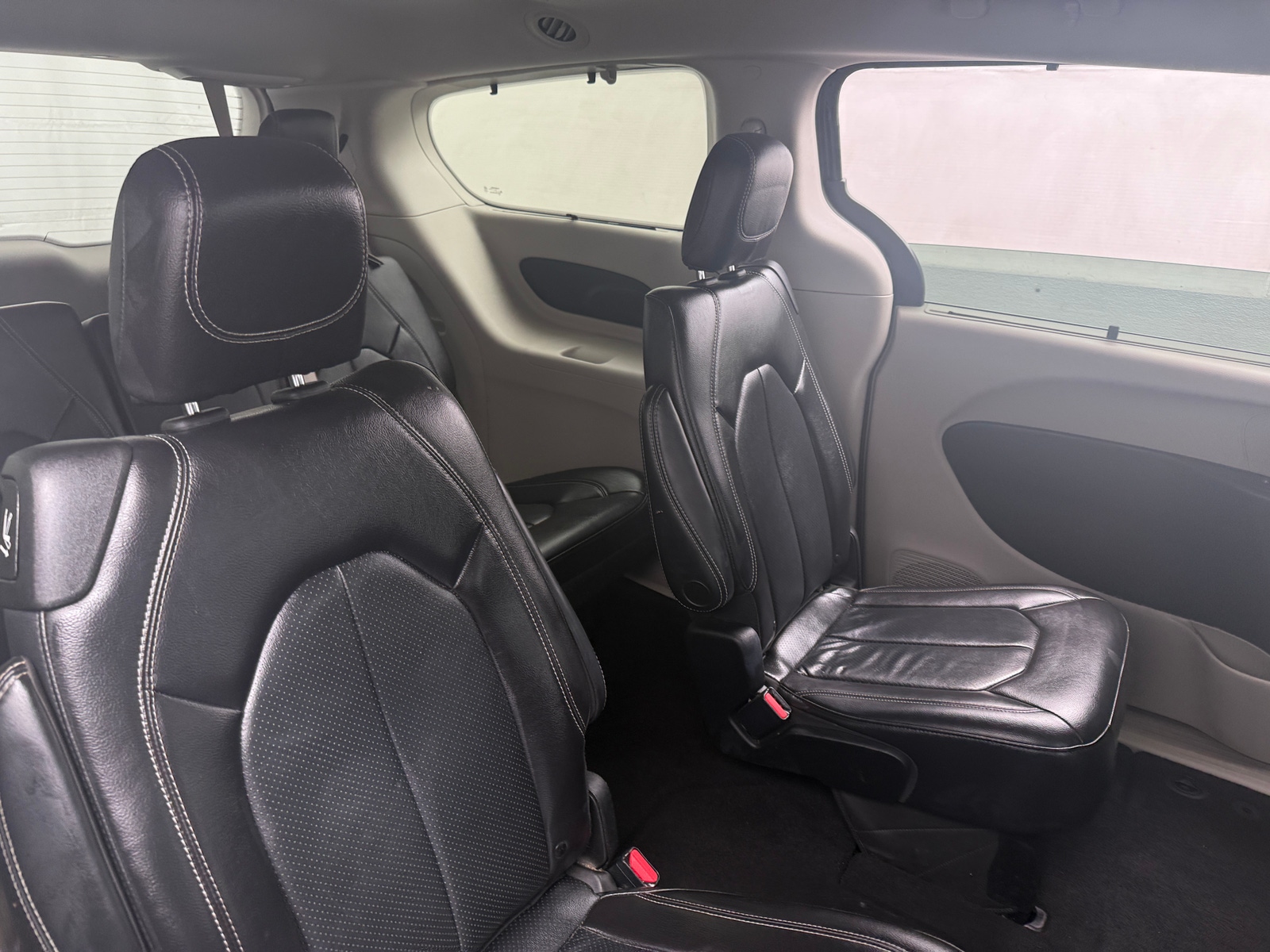Thumbnail: 2022 Chrysler Pacifica - 5