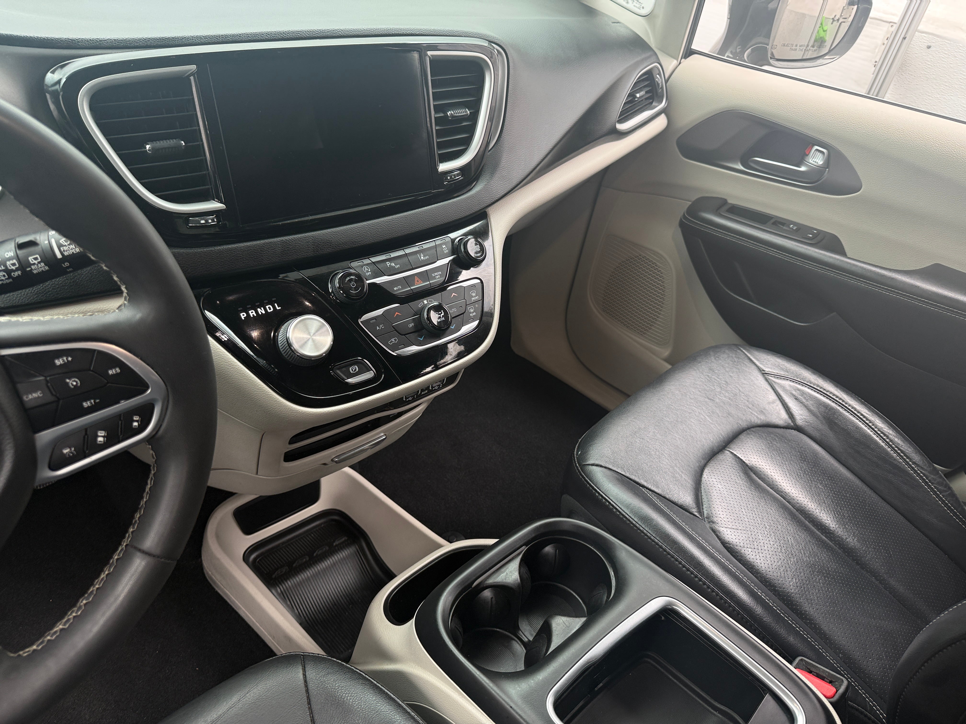 2022 Chrysler Pacifica Touring L - Photo 9