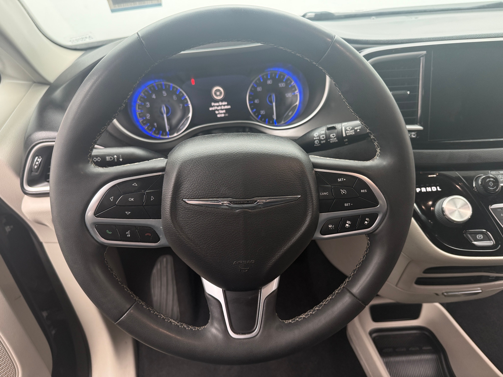Thumbnail: 2022 Chrysler Pacifica - 4