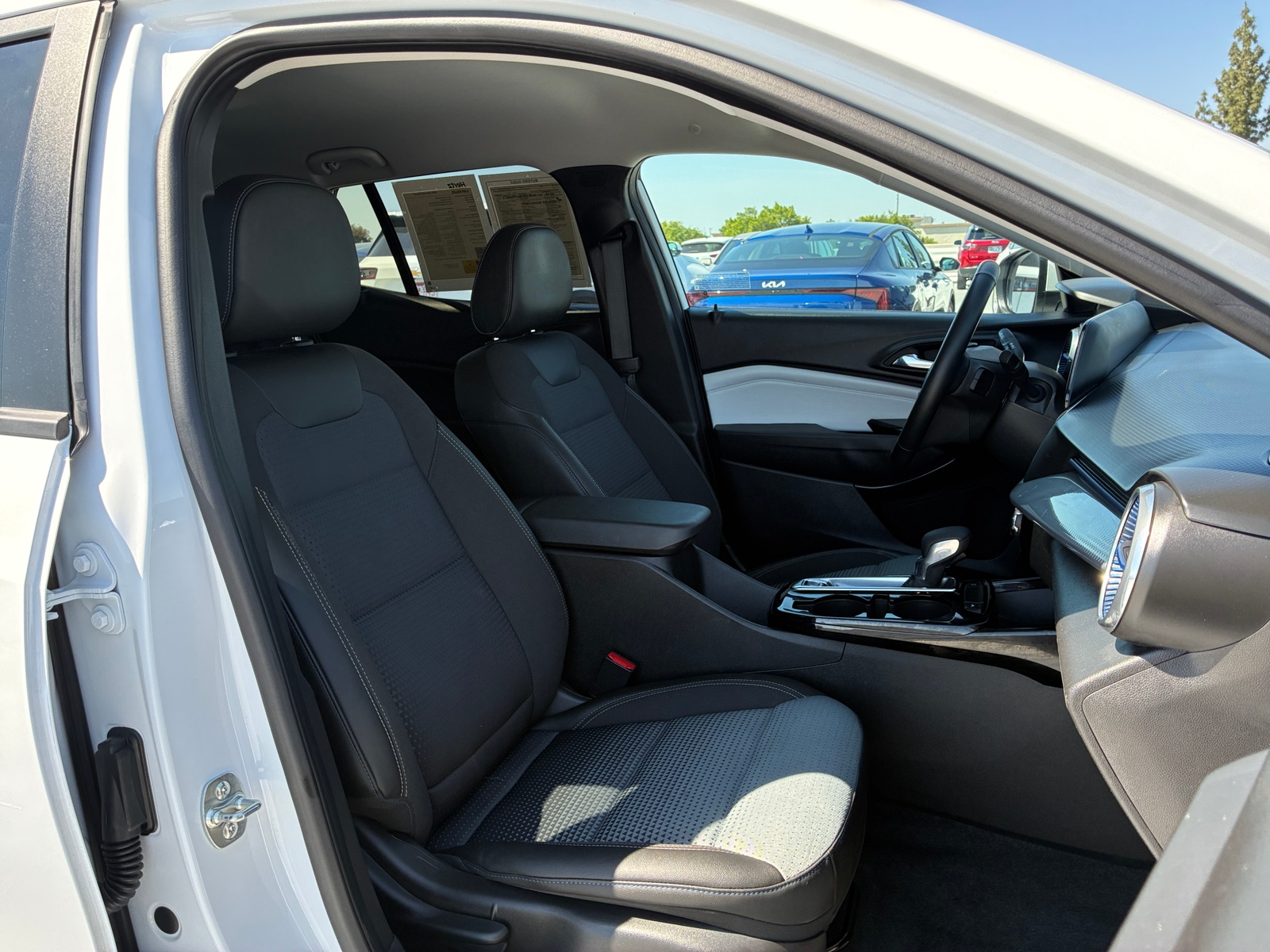 Thumbnail: 2025 Chevrolet Trax - 2