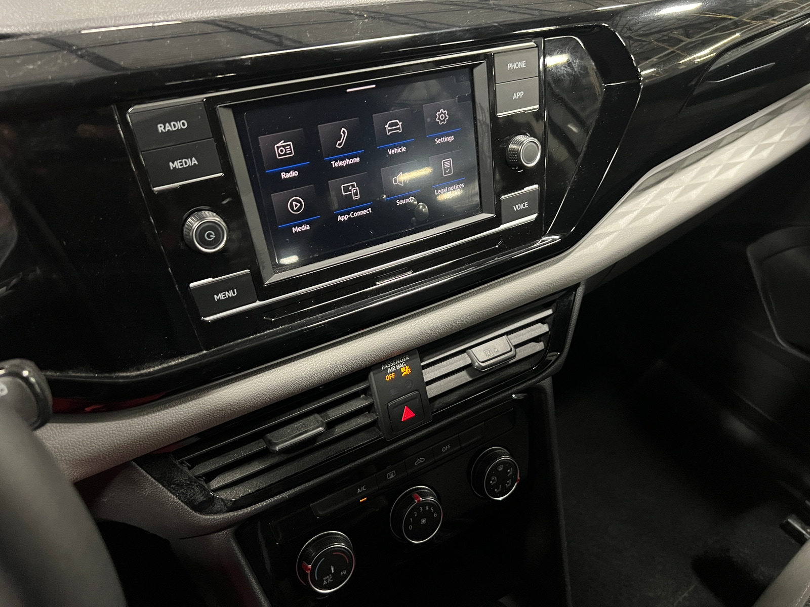 Thumbnail: 2023 Volkswagen Taos - 4