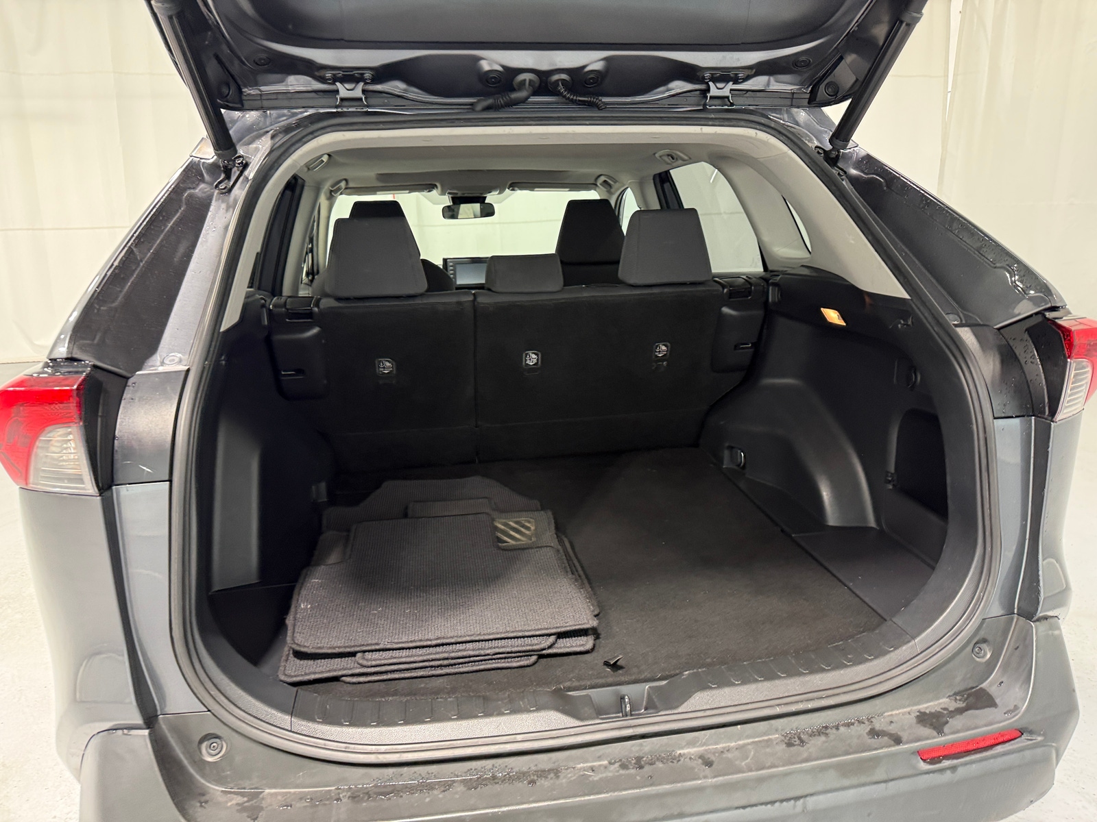 Thumbnail: 2019 Toyota RAV4 - 7