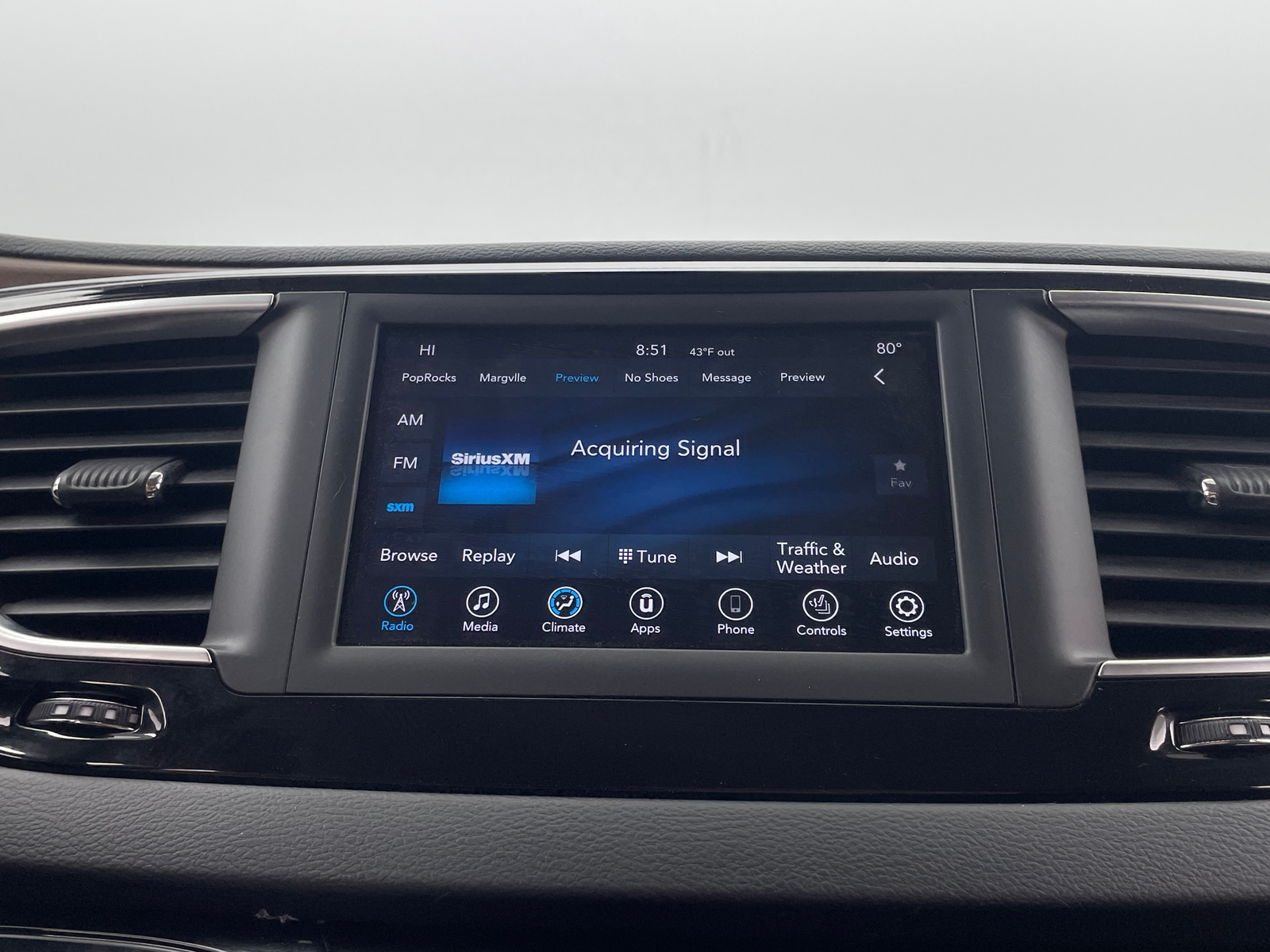 Thumbnail: 2018 Chrysler Pacifica - 3