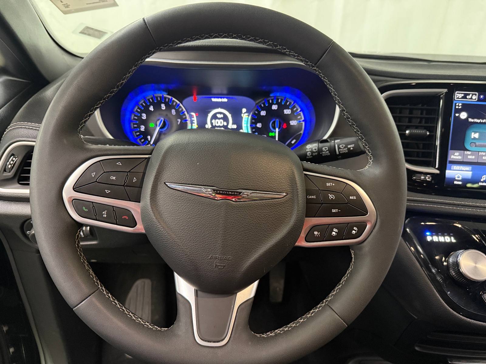 Thumbnail: 2025 Chrysler Pacifica - 4