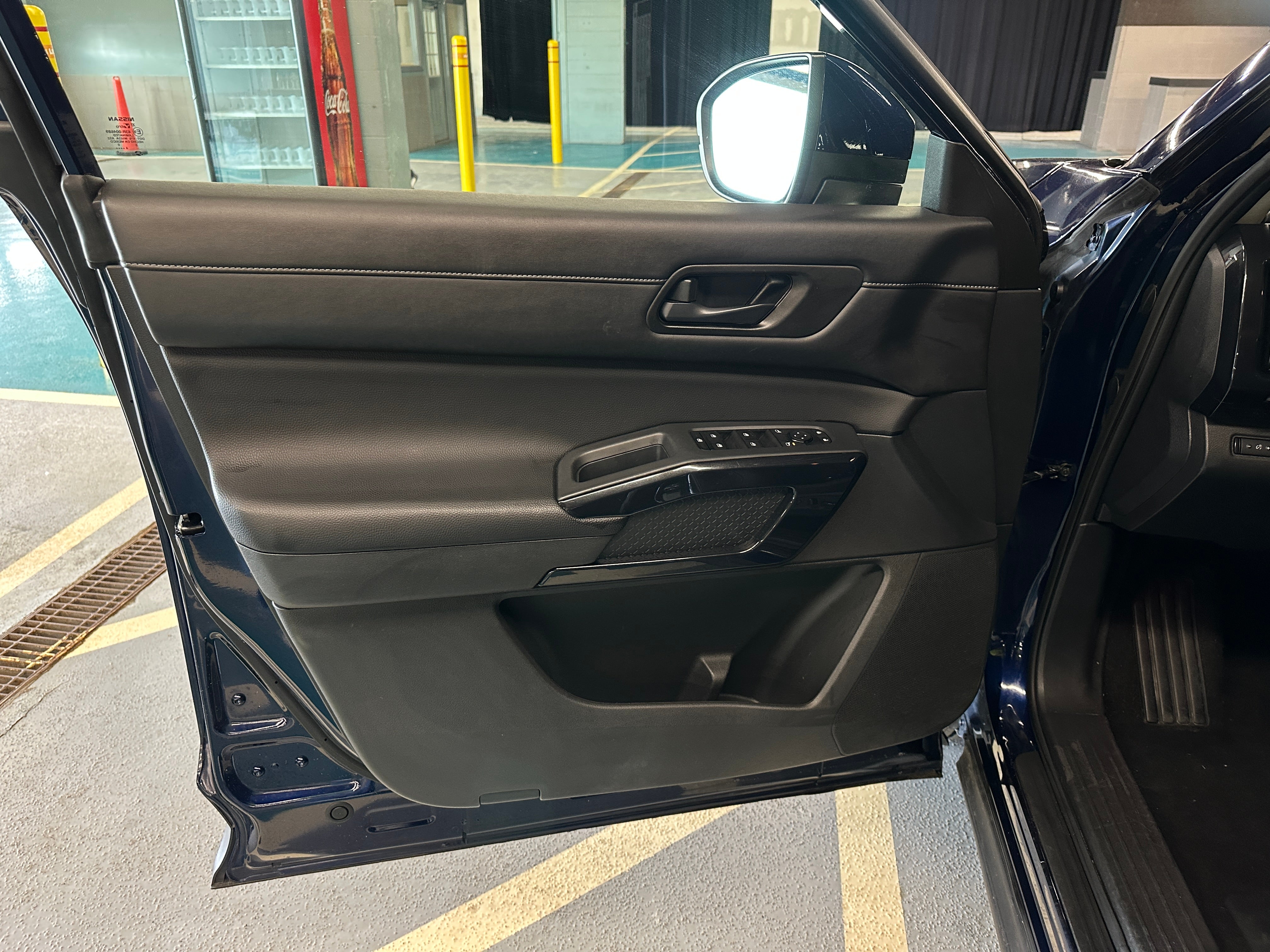2025 Nissan Pathfinder SV - Photo 10