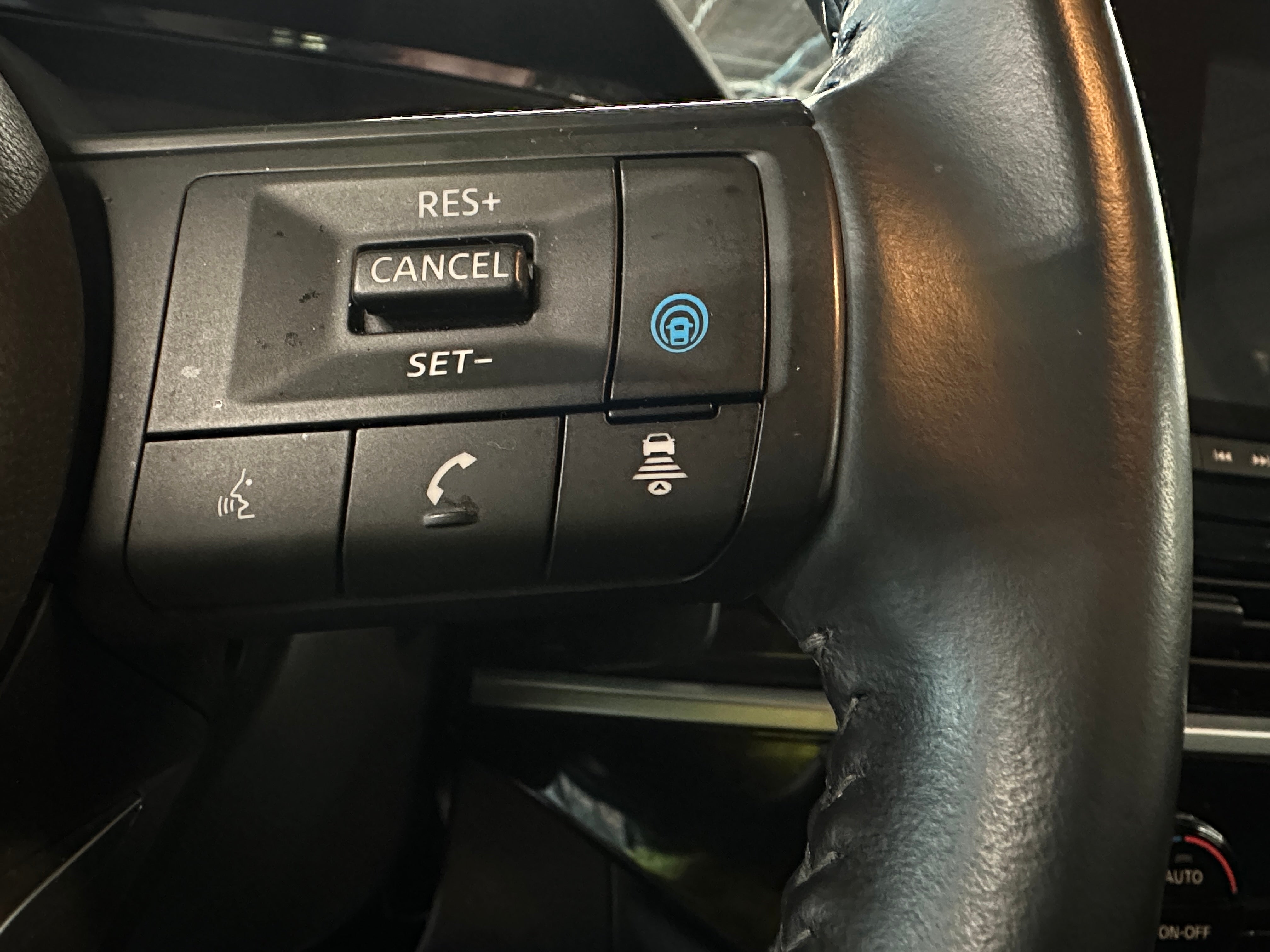 2025 Nissan Pathfinder SV - Photo 13