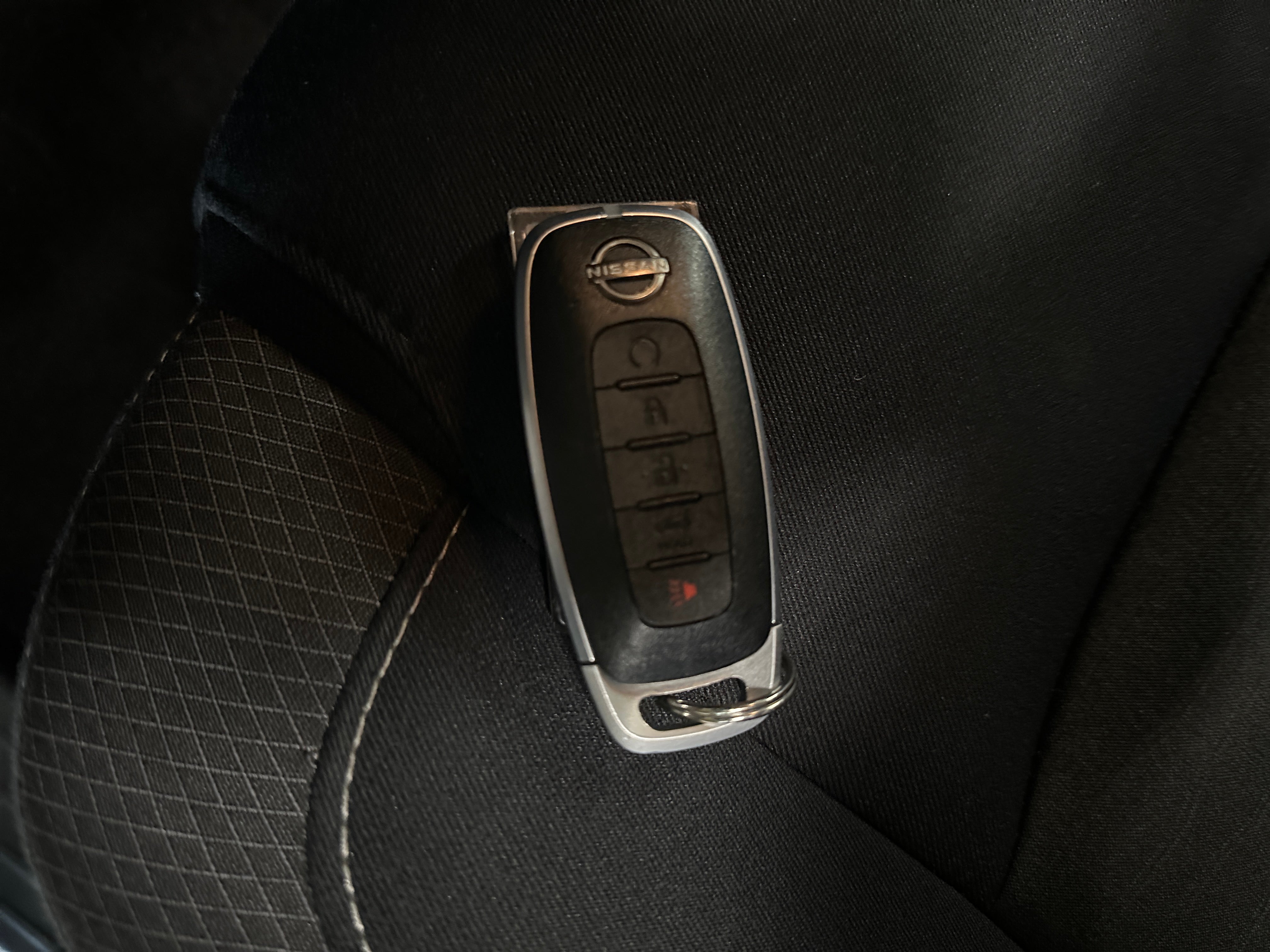 2025 Nissan Pathfinder SV - Photo 14