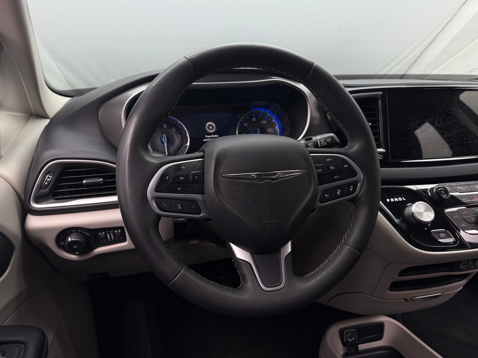 Thumbnail: 2023 Chrysler Pacifica - 4
