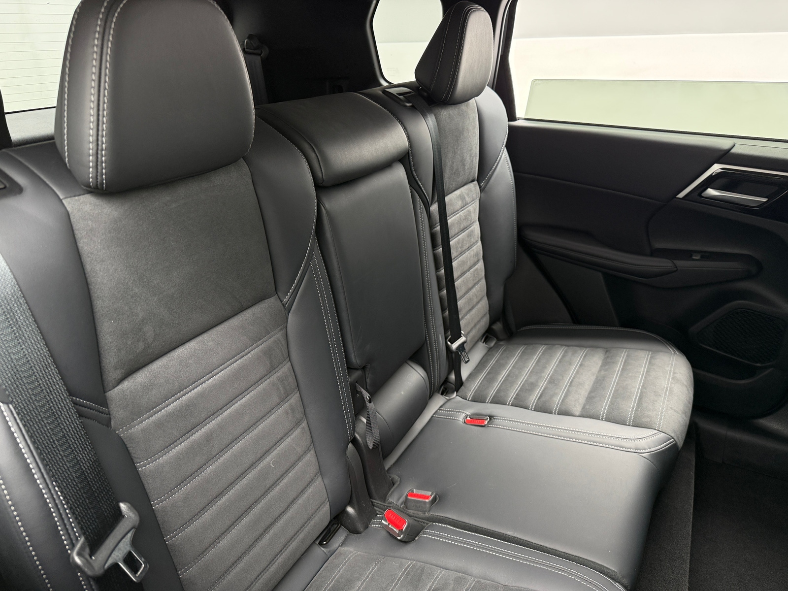Thumbnail: 2024 Mitsubishi Outlander - 5