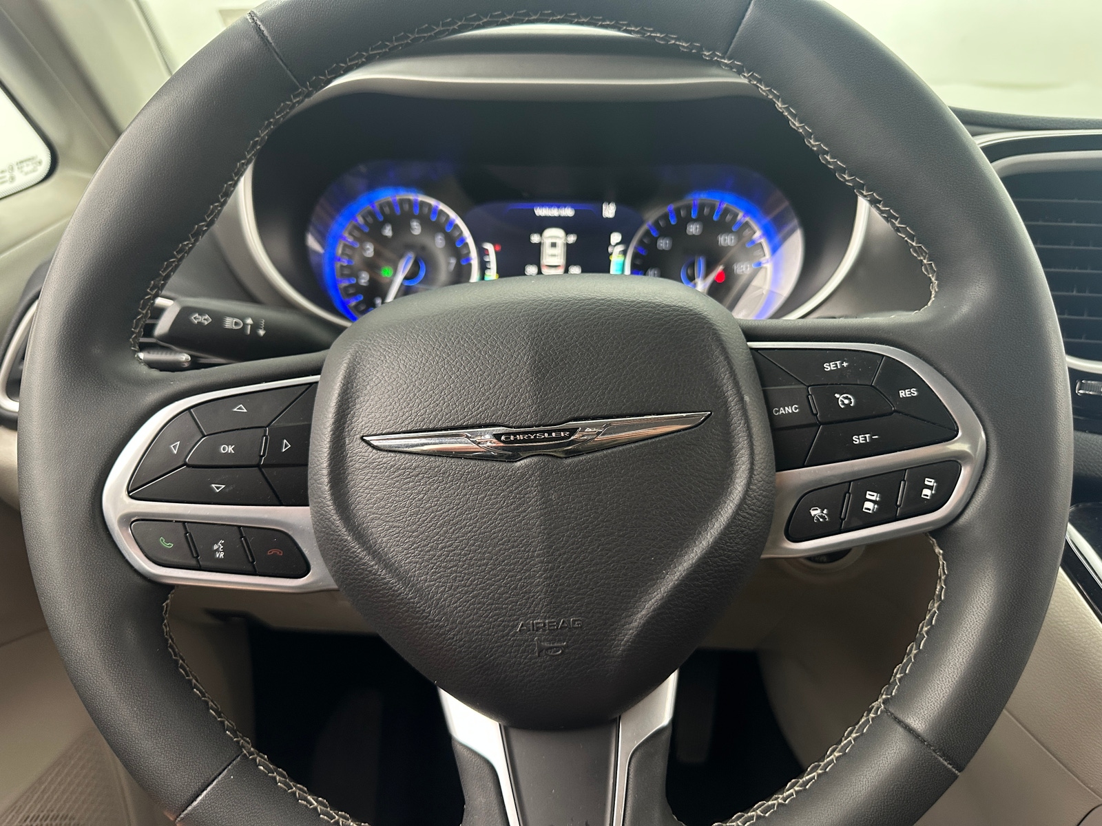 Thumbnail: 2023 Chrysler Pacifica - 4