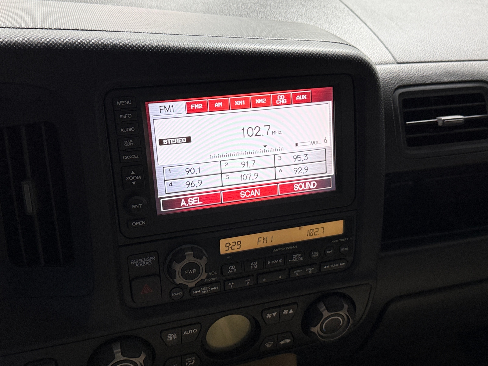 Thumbnail: 2010 Honda Ridgeline - 3